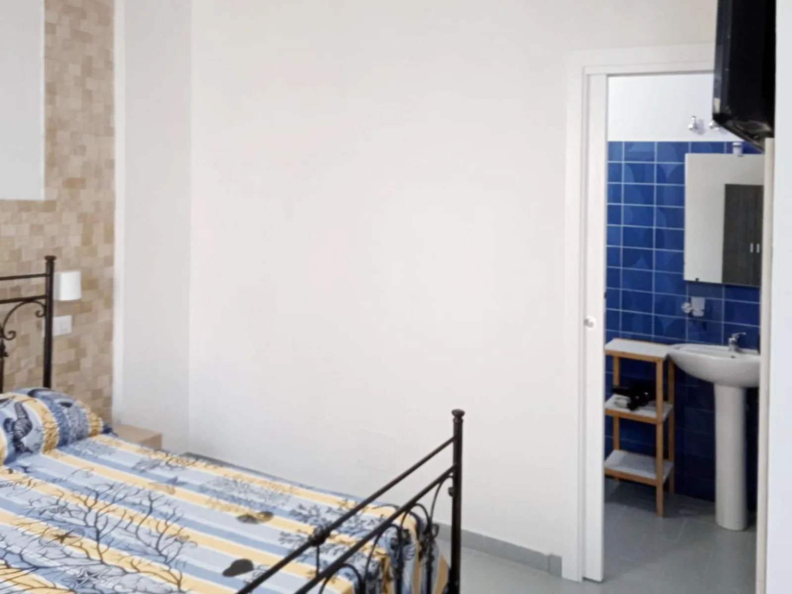 Photo of the whole room, Bed in B&B Casetta Verde FELICE