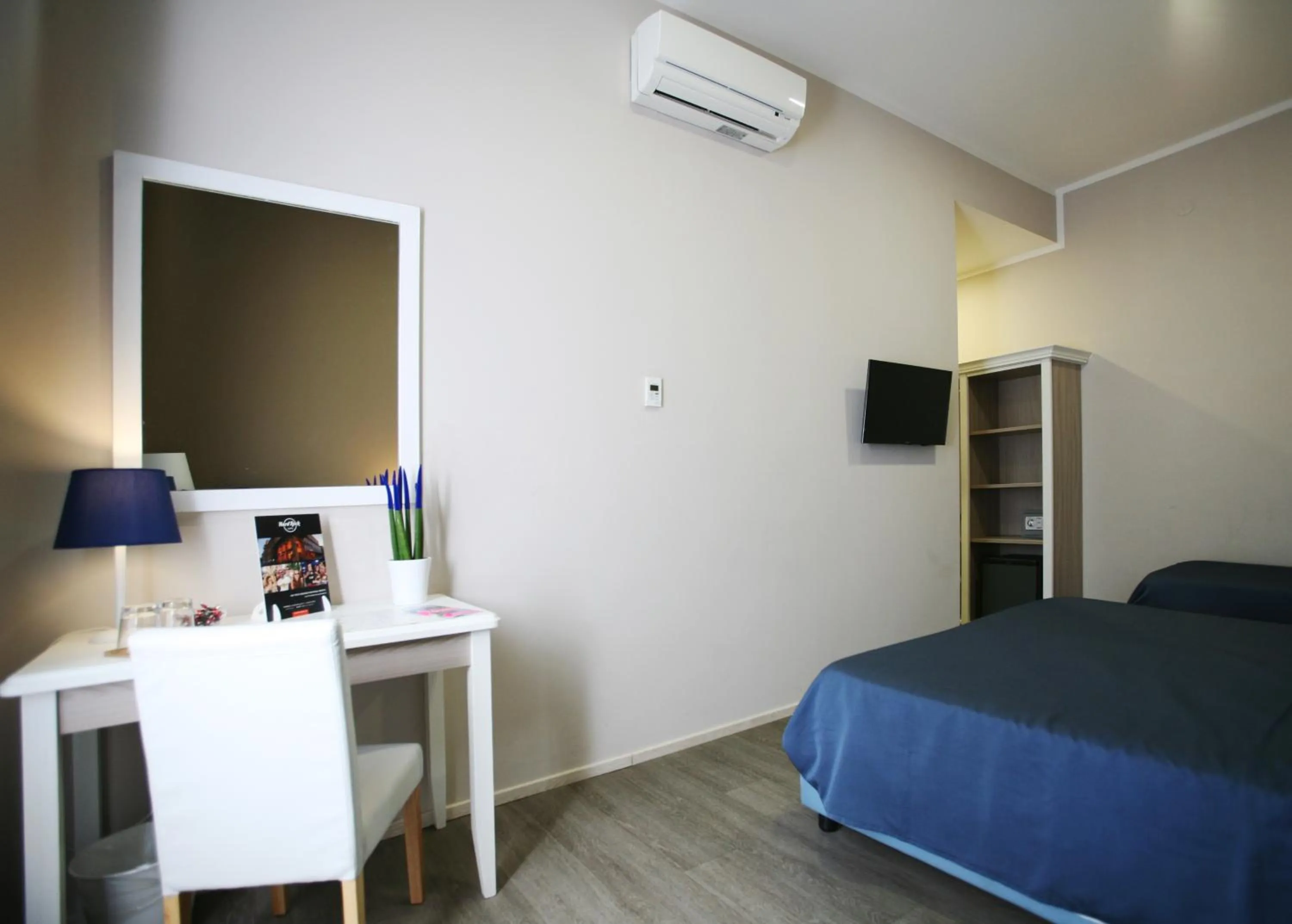 TV and multimedia, Bed in Hotel Magenta