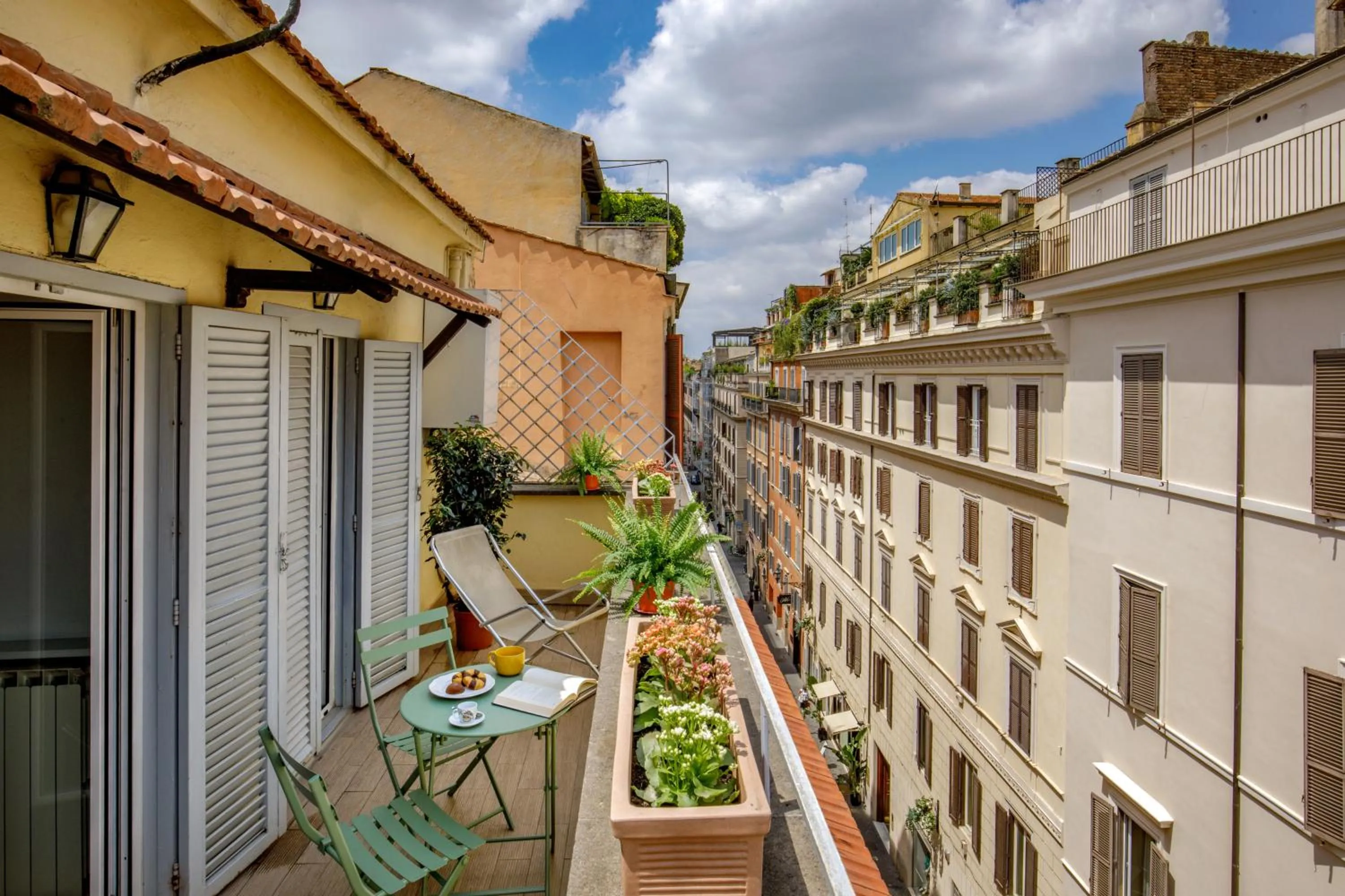 Solarium in The right place 4U Mario de Fiori Apartment