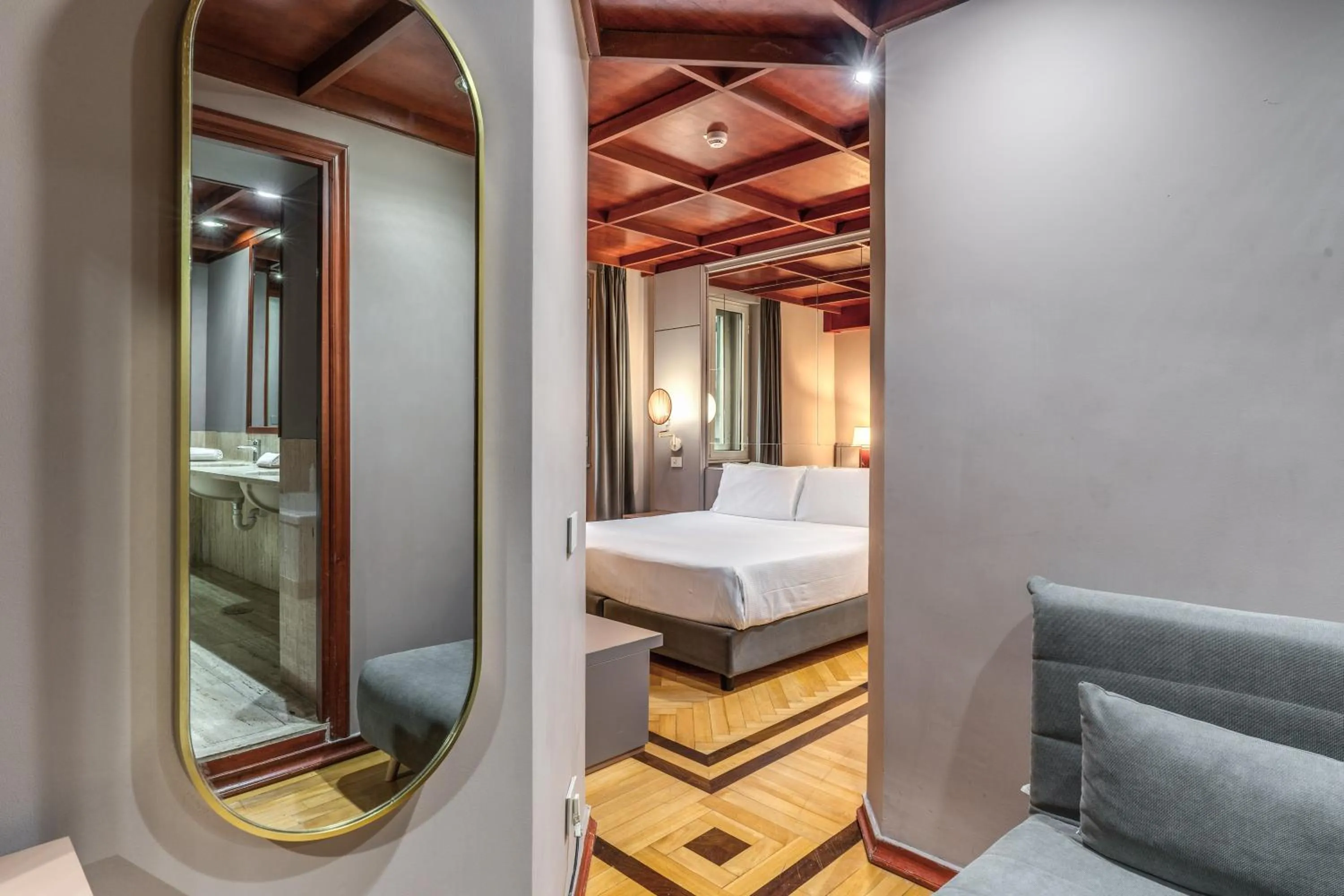 Bed in Madison Hotel