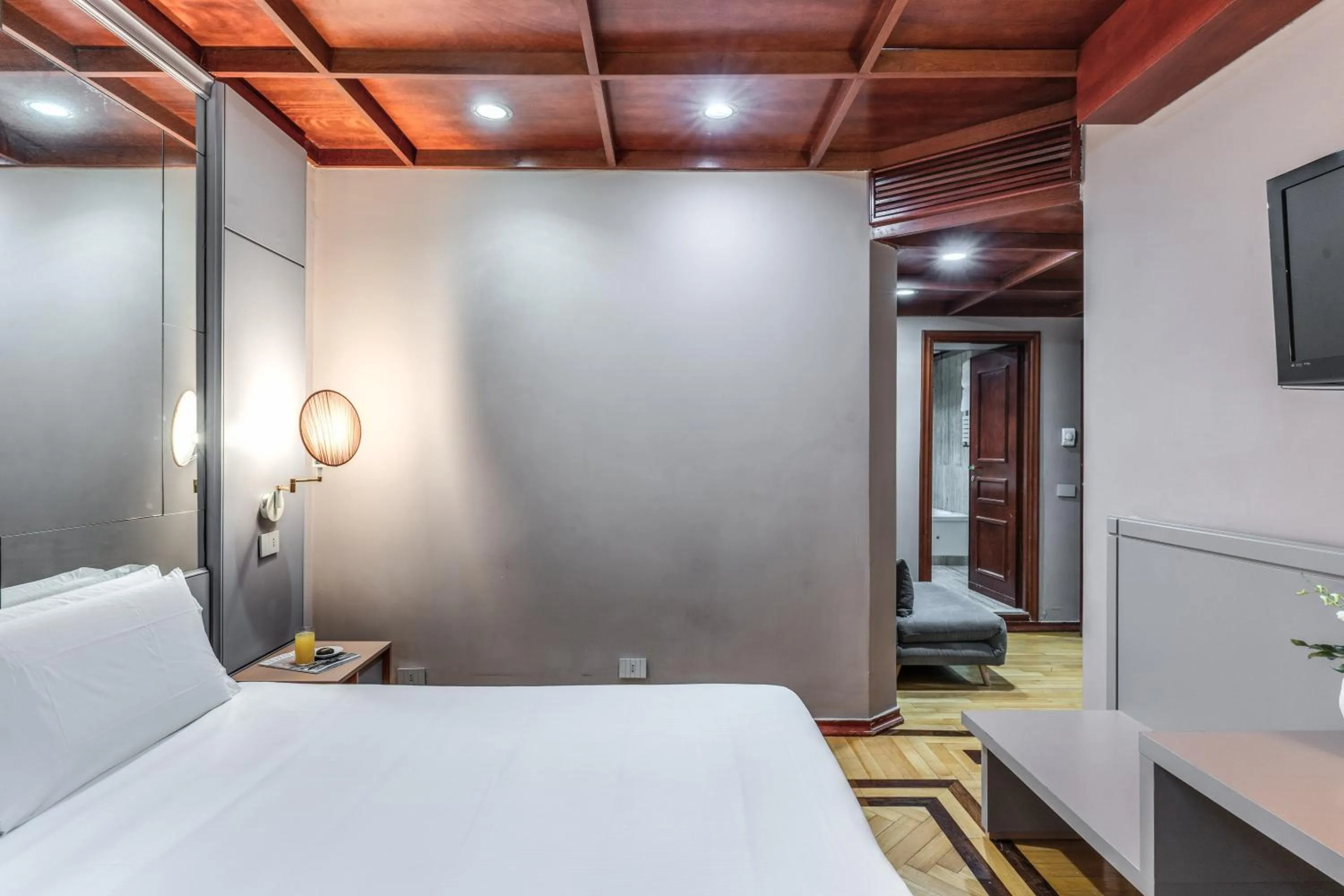 Bed in Madison Hotel