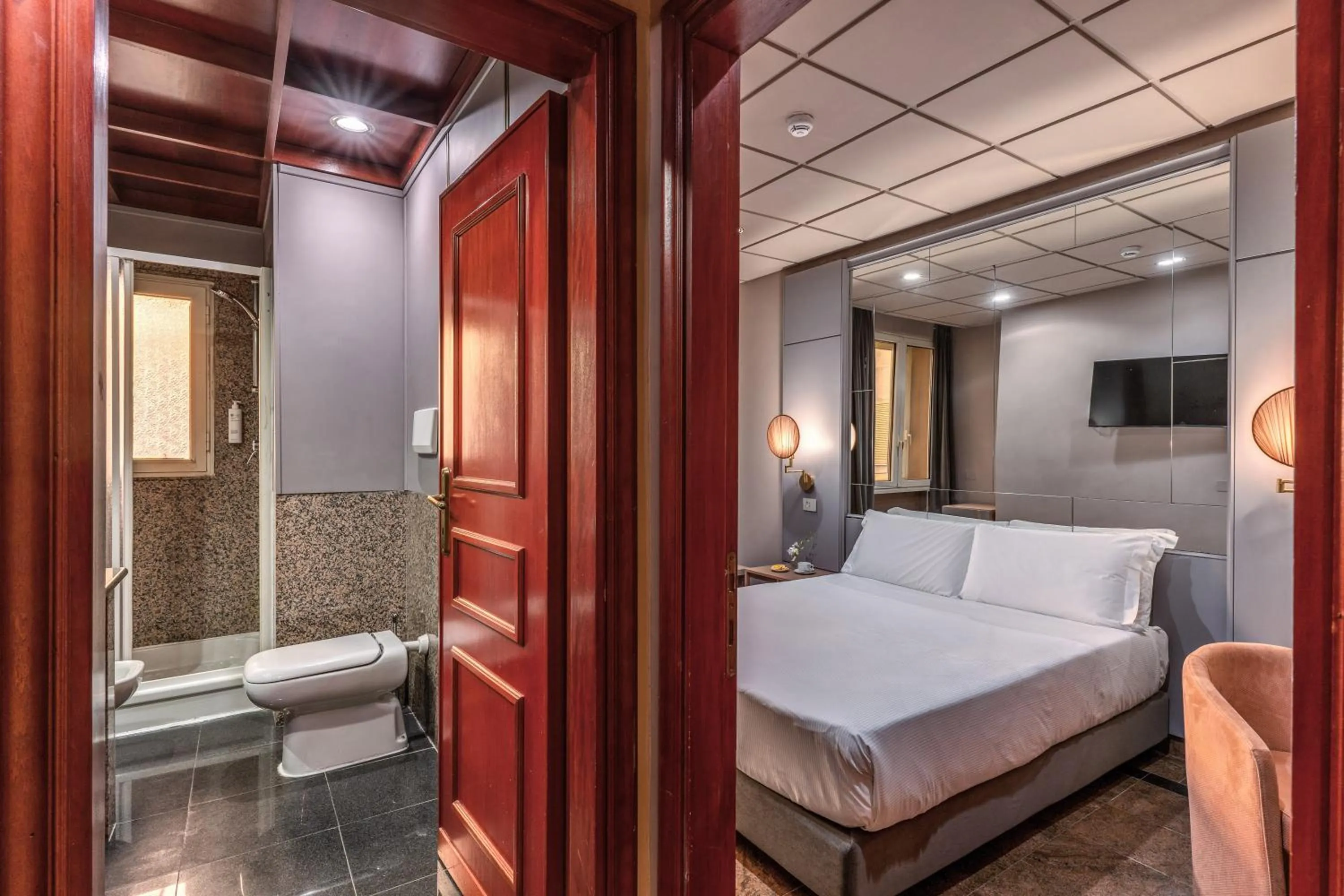 Bed in Madison Hotel