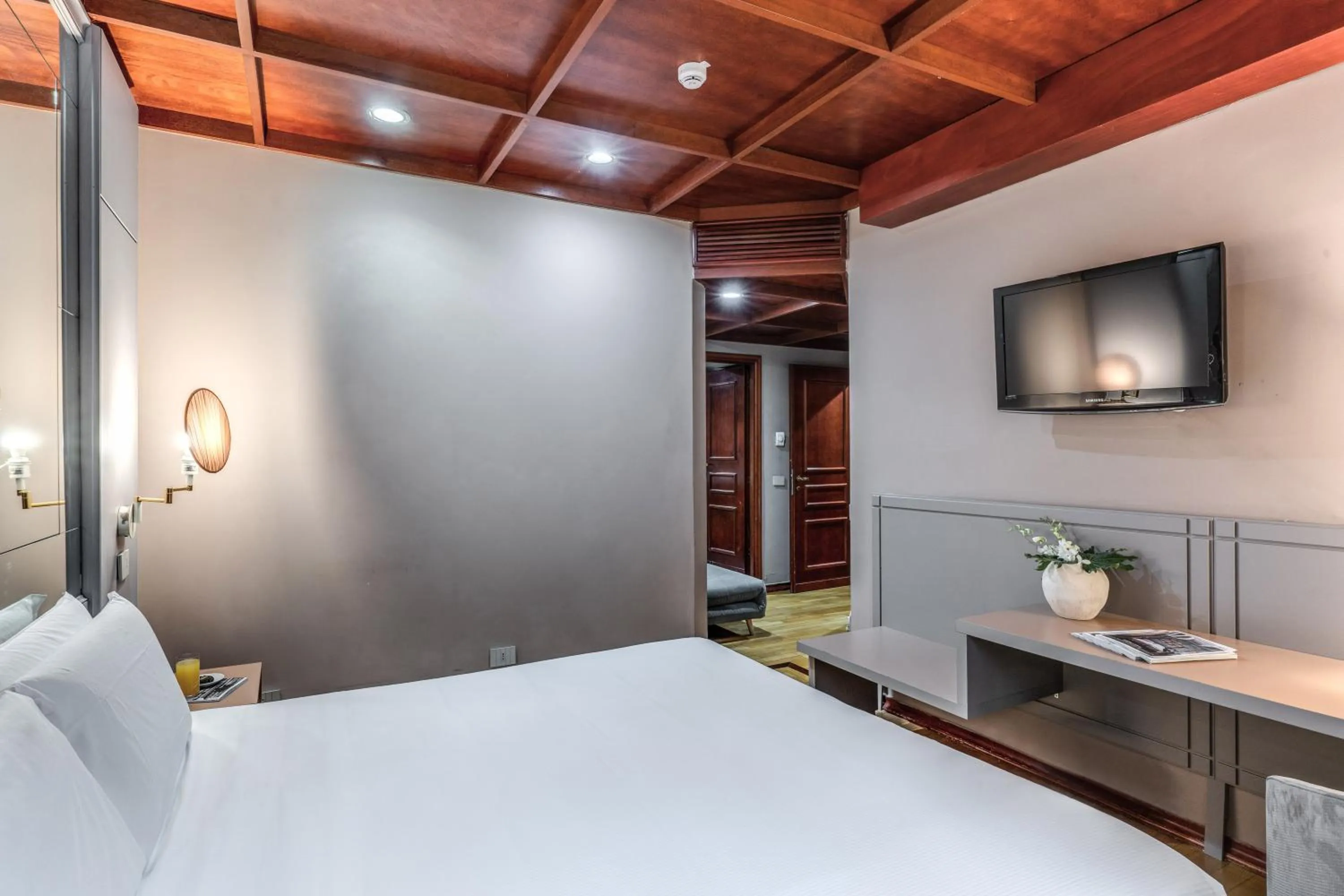 Bed in Madison Hotel