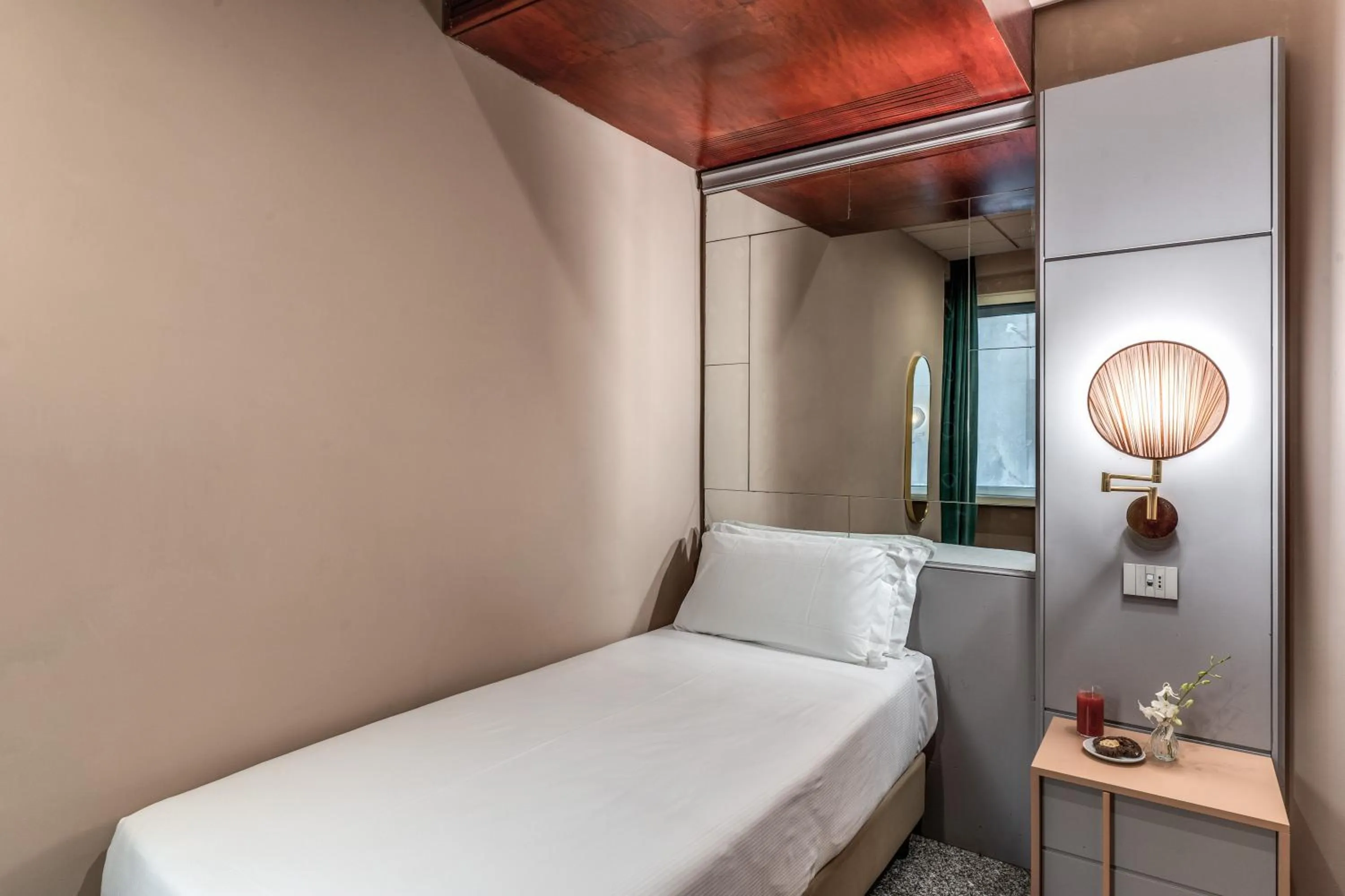 Bed in Madison Hotel