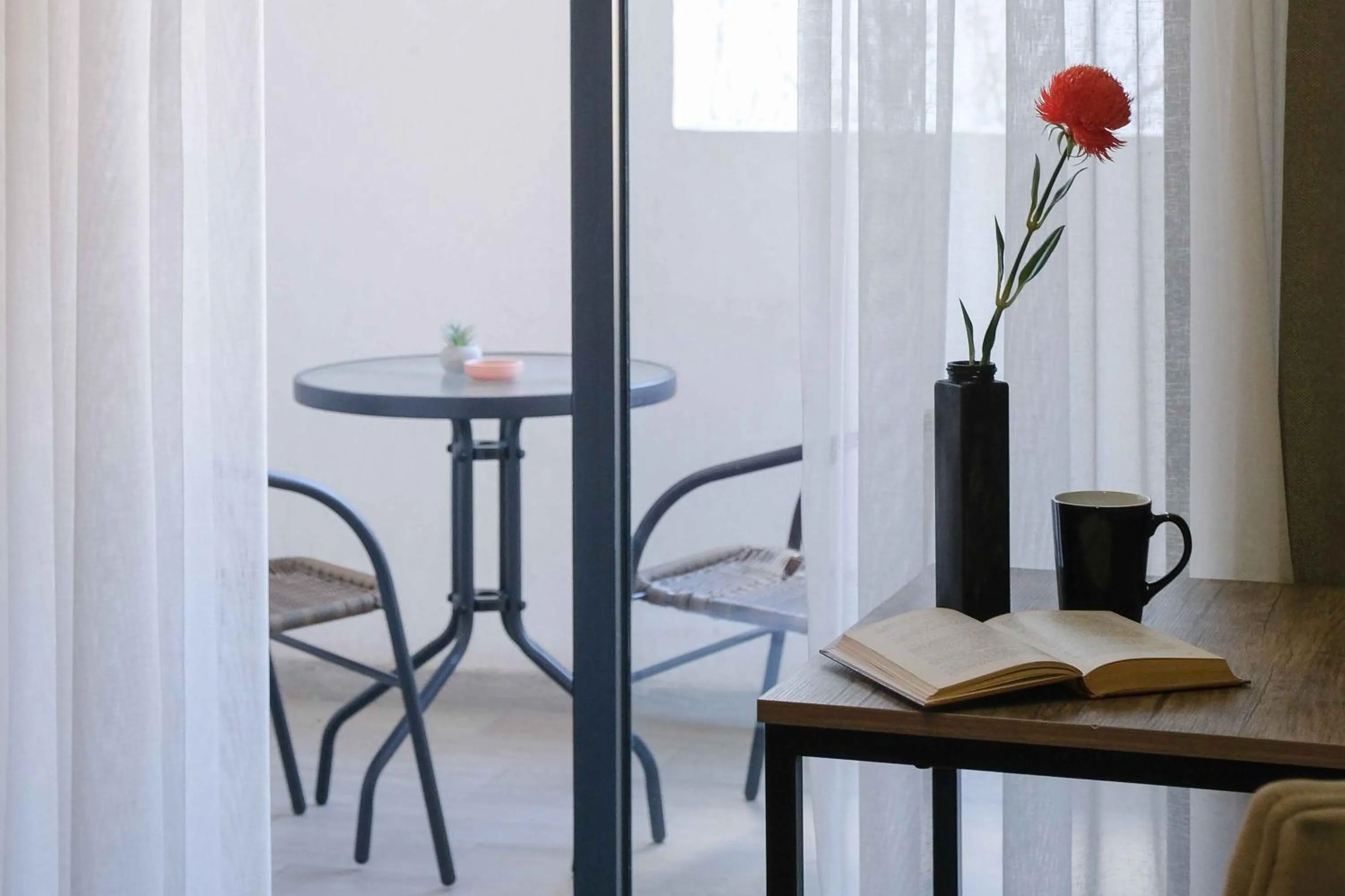 Patio in Round Garden Hotel