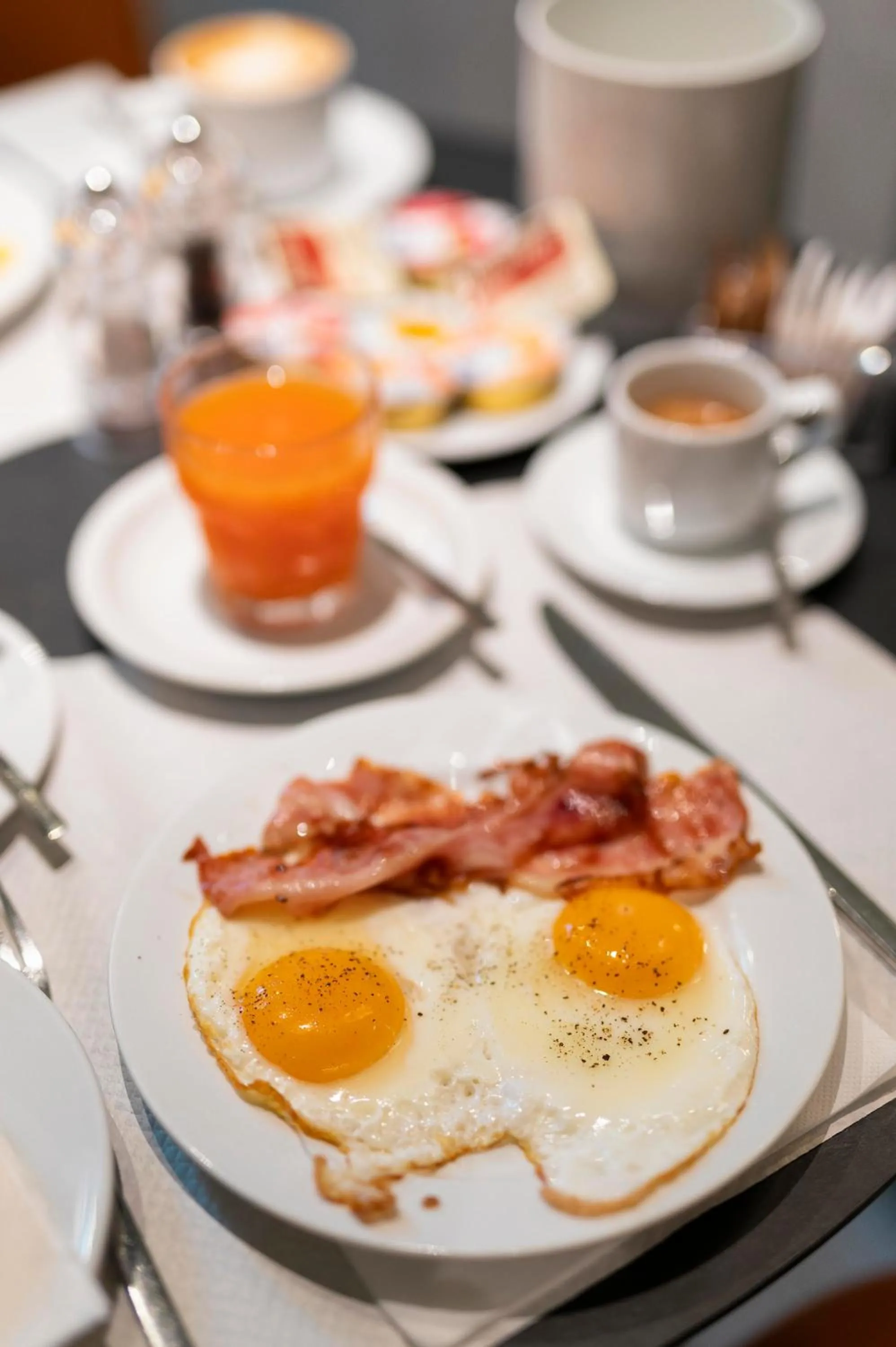 Food and drinks in Hotel Hiberia