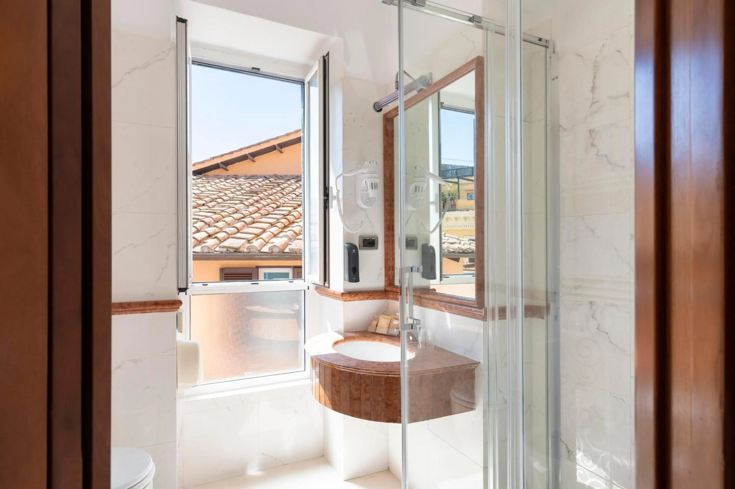 Shower in Hotel Hiberia