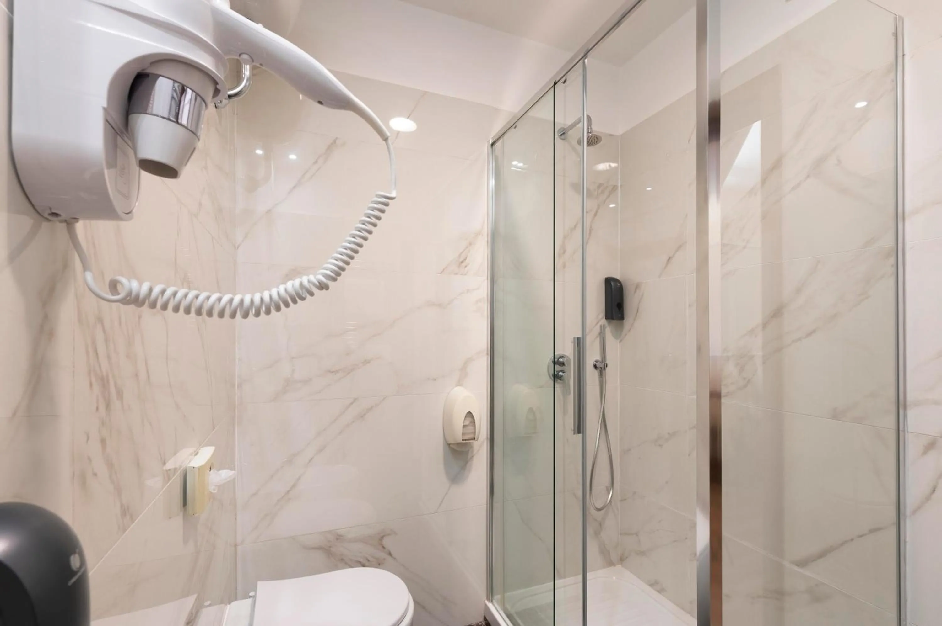 Shower in Hotel Hiberia