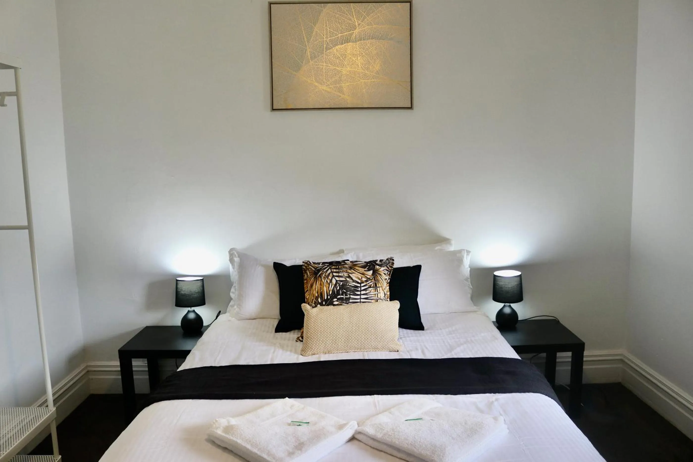 Bed in The Commercial Hotel Wallerawang