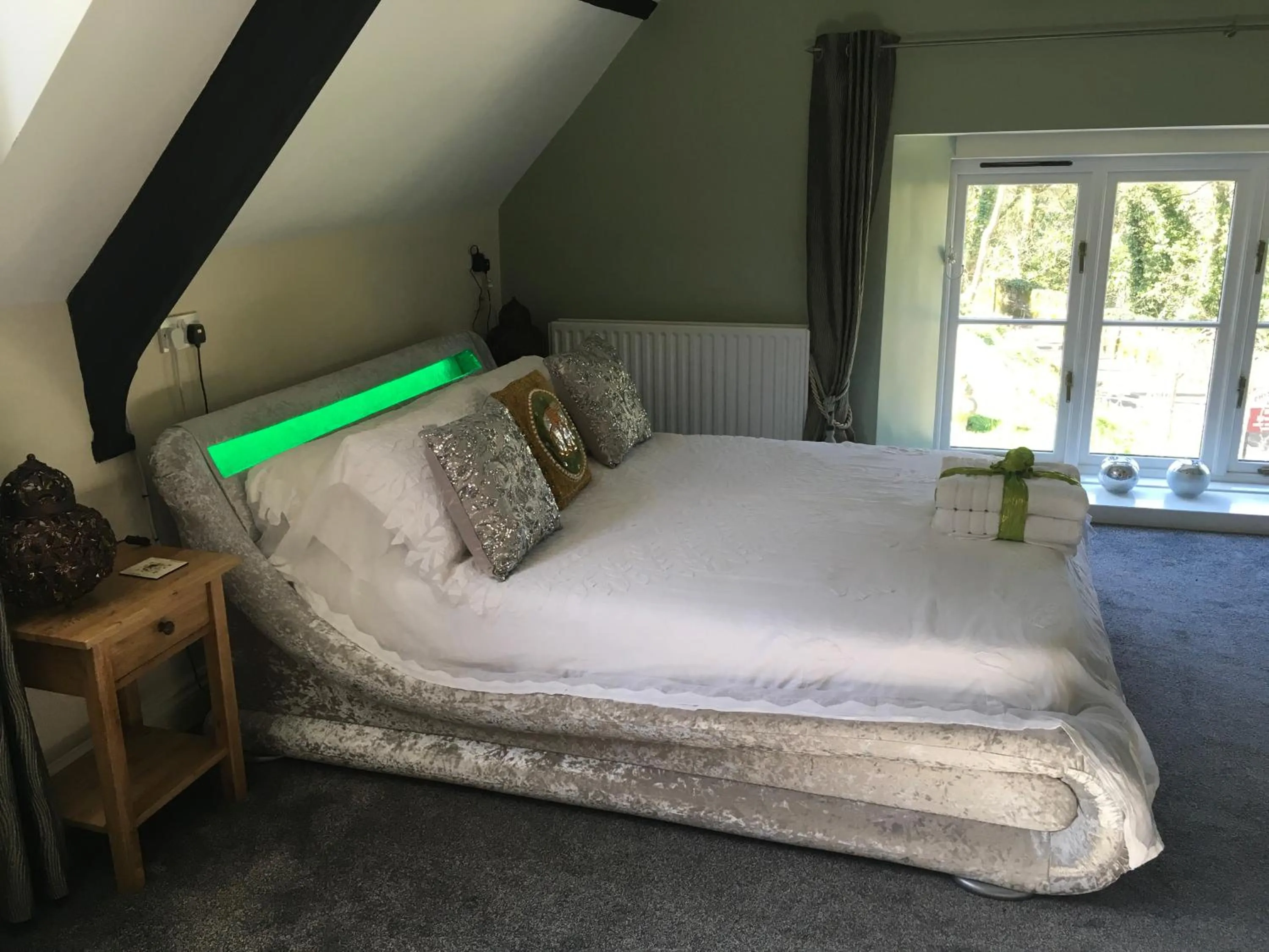 Bed in Cherrywood Lodge