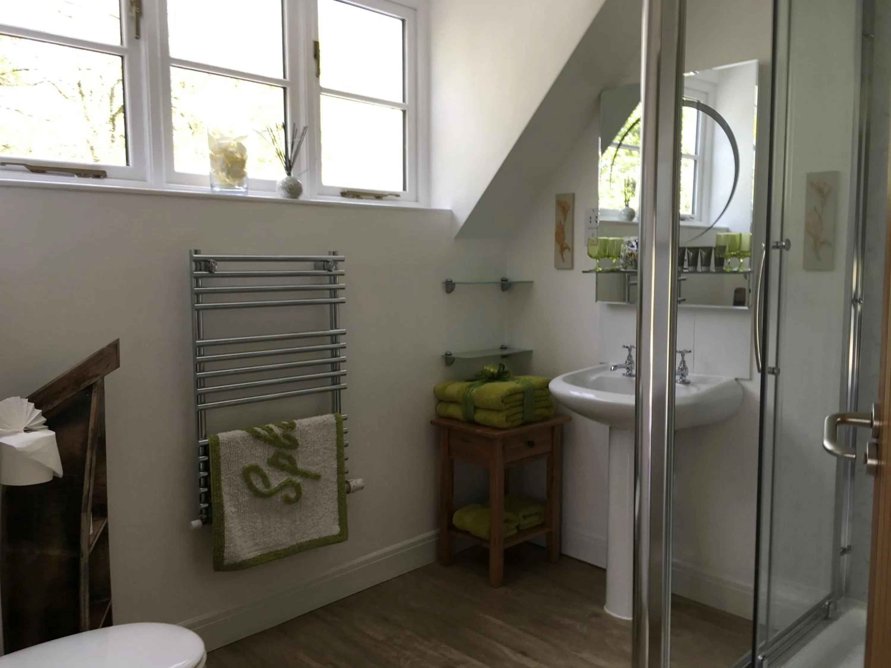 Bathroom in Cherrywood Lodge