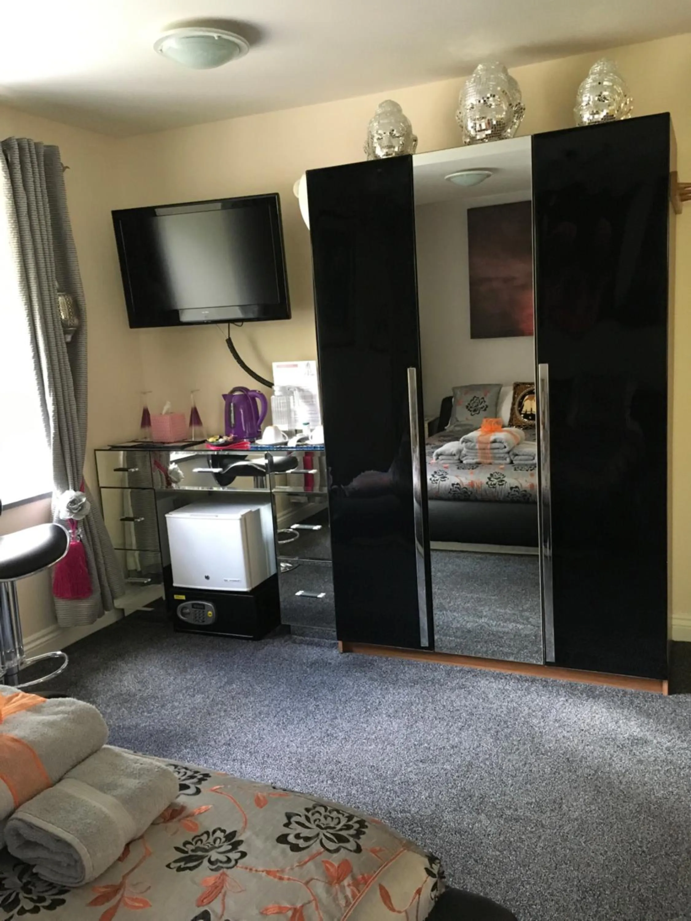 Breakfast, Bed in Cherrywood Lodge