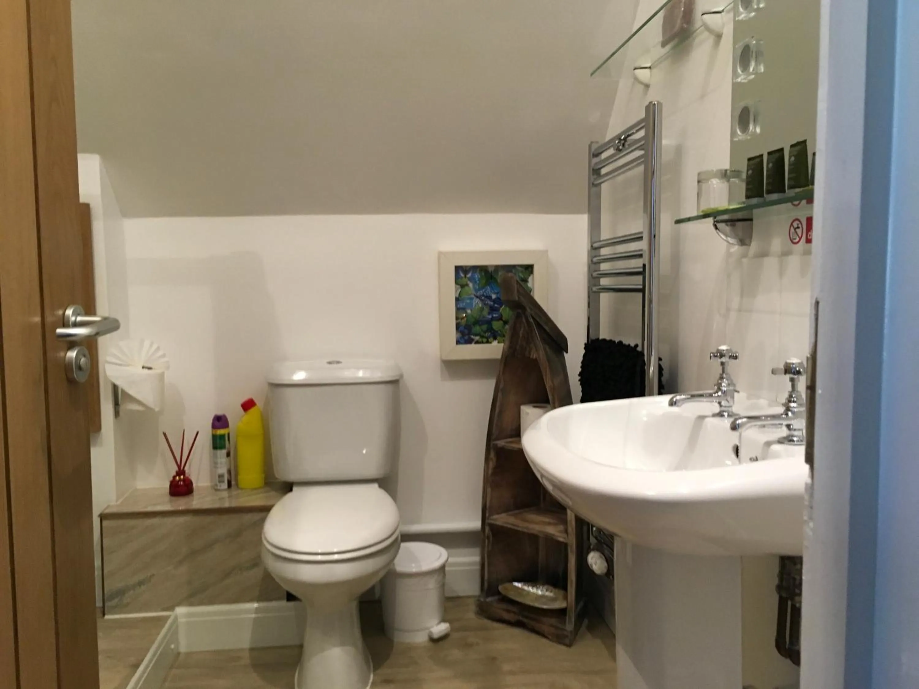 Bathroom in Cherrywood Lodge