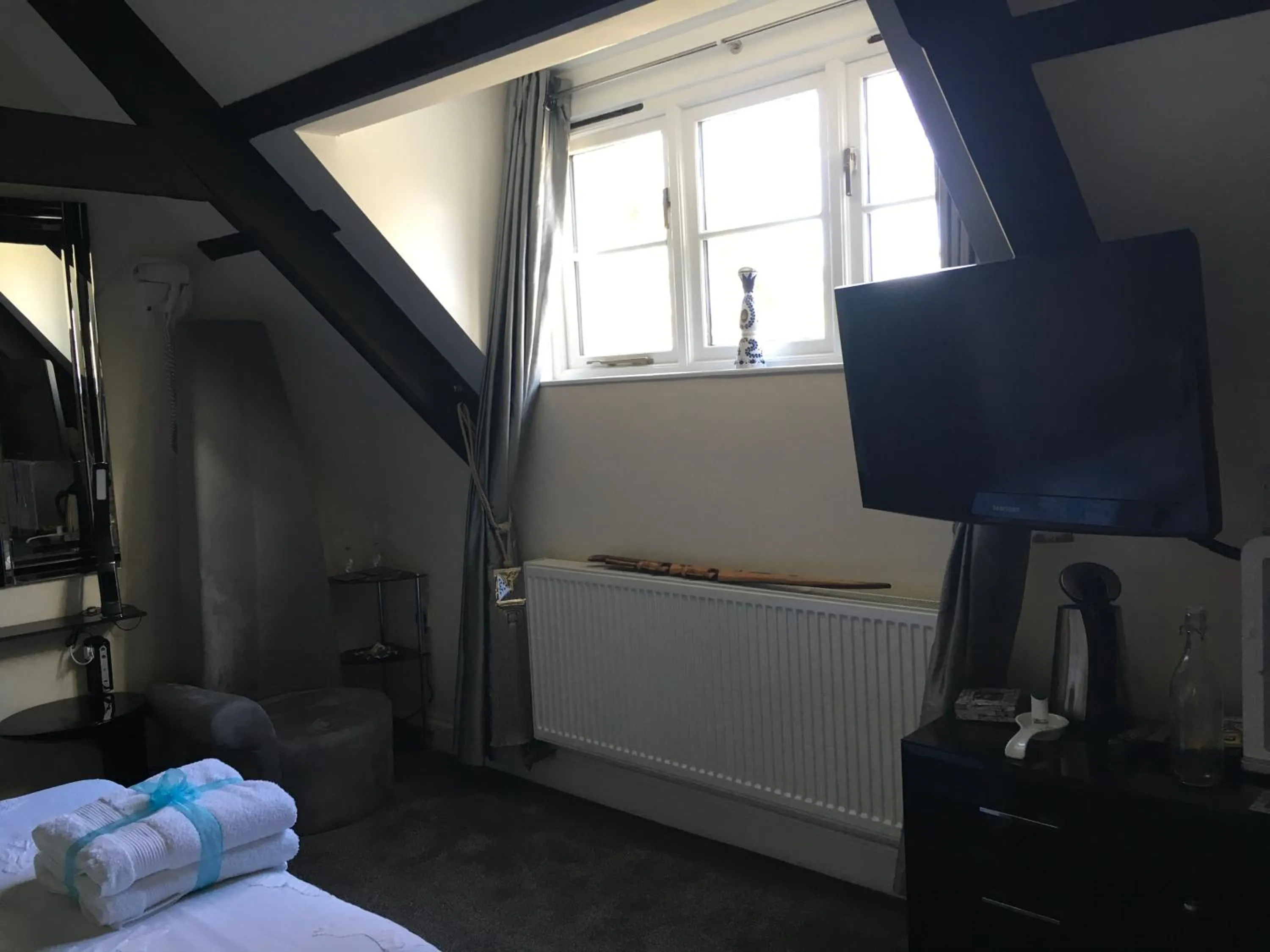 Other, Bed in Cherrywood Lodge