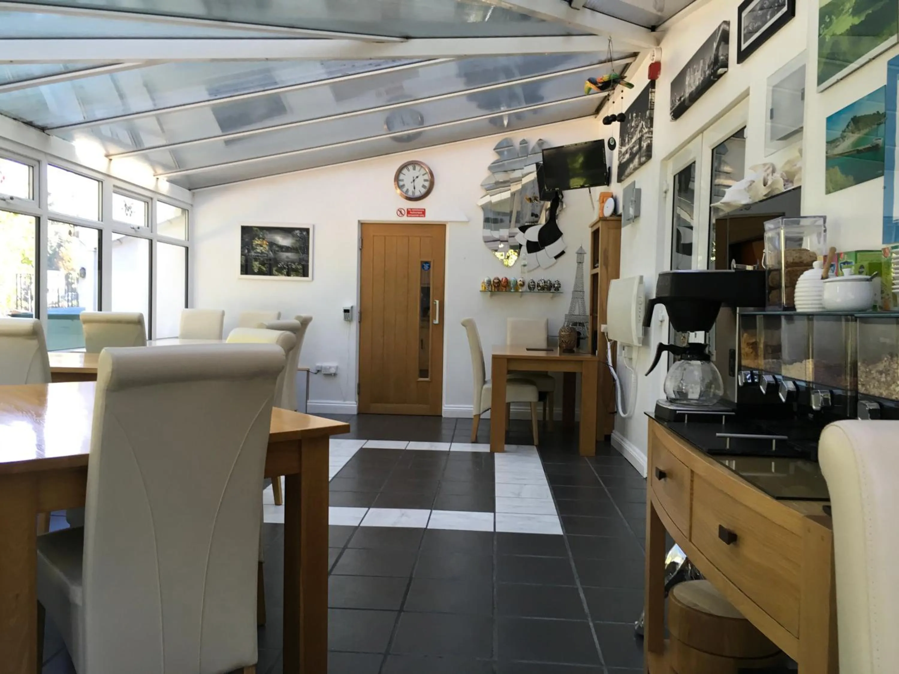 Breakfast in Cherrywood Lodge