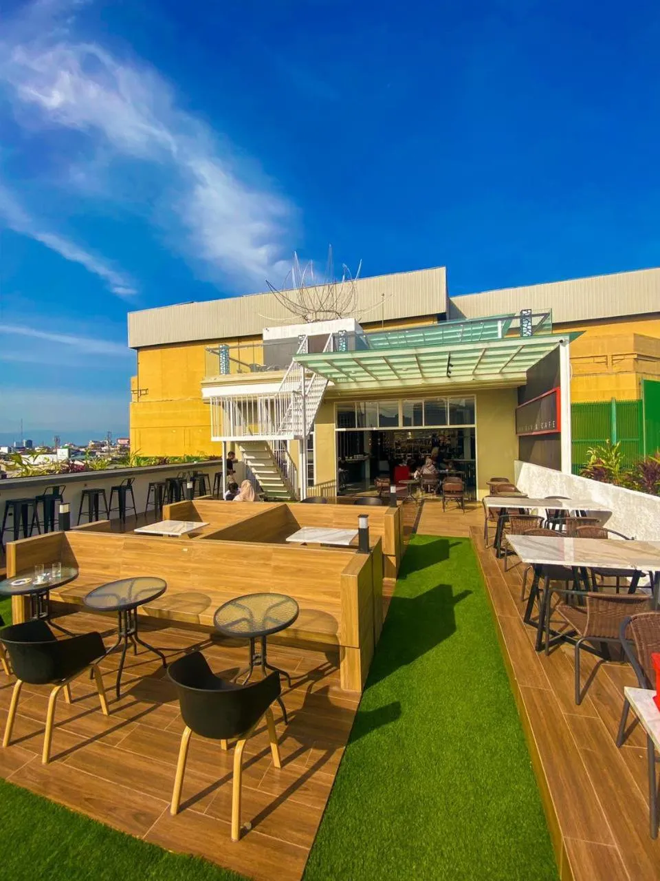 Restaurant/places to eat in Swasana Hotel Medan