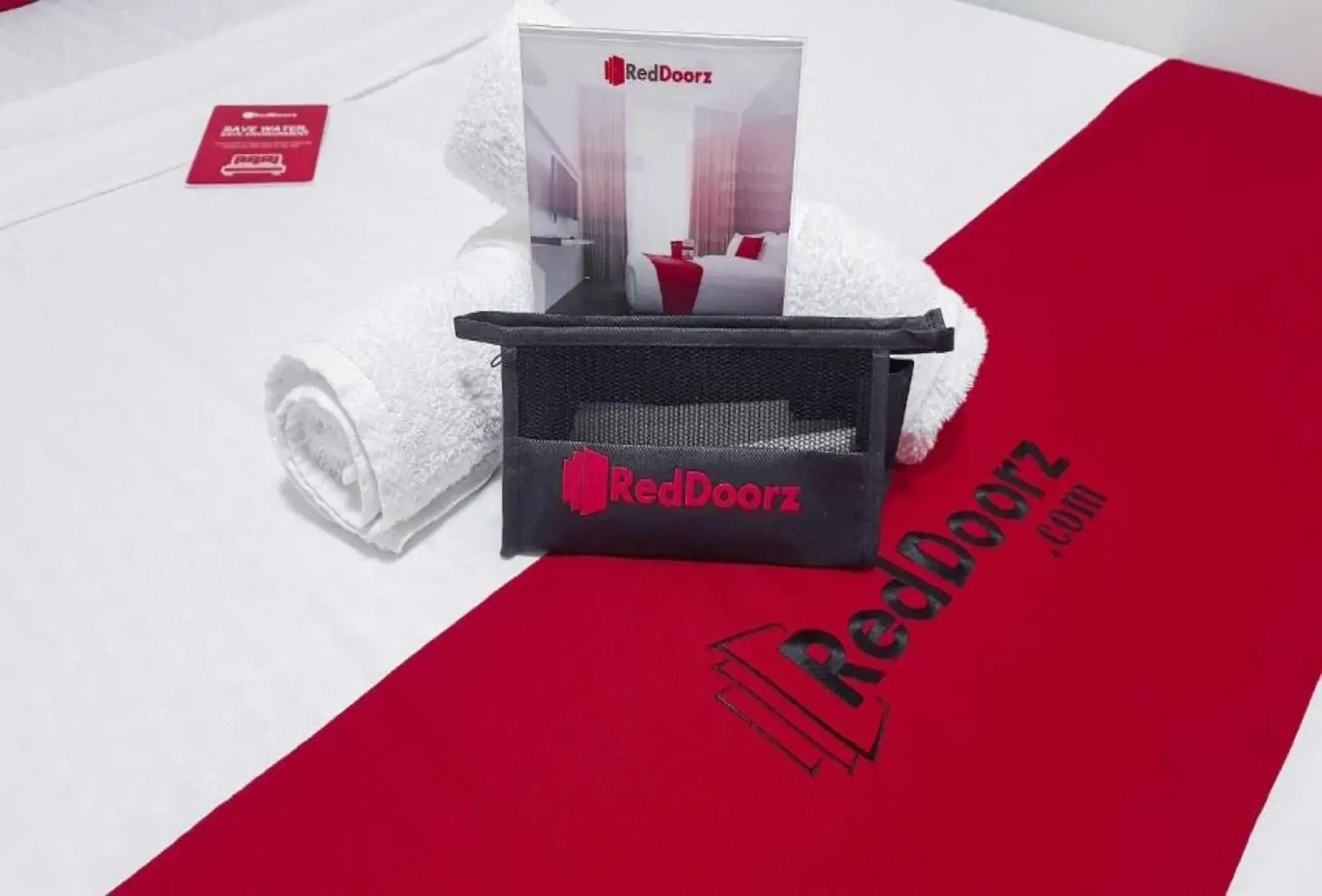 Single Room with Shared Bathroom - single occupancy in RedDoorz @ Catalina Pension House Single Room with Shared Bathroom - single occupancy in RedDoorz @ Catalina Pension House