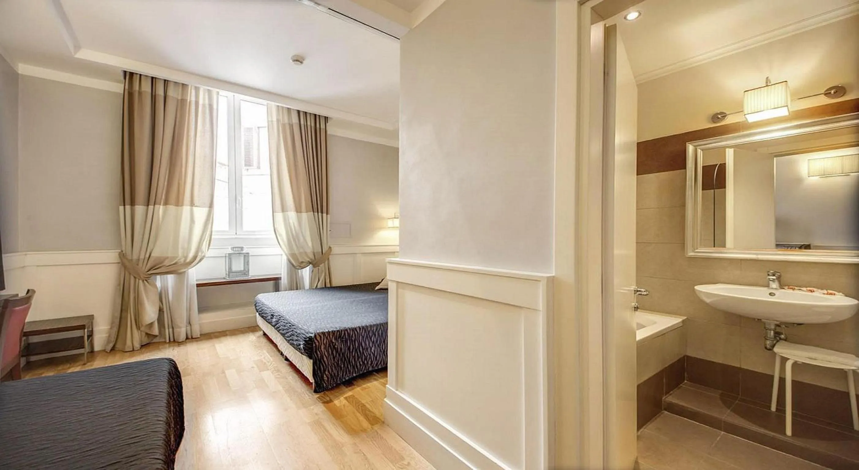 Photo of the whole room, Bed in 939 Hotel