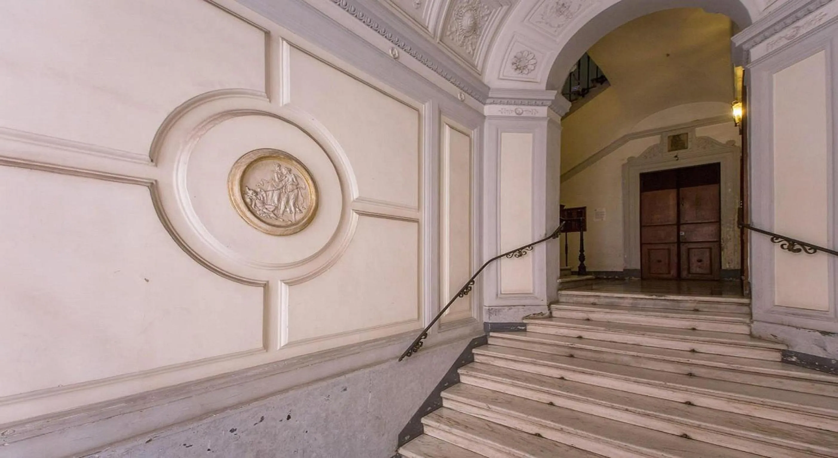 Facade/entrance in 939 Hotel