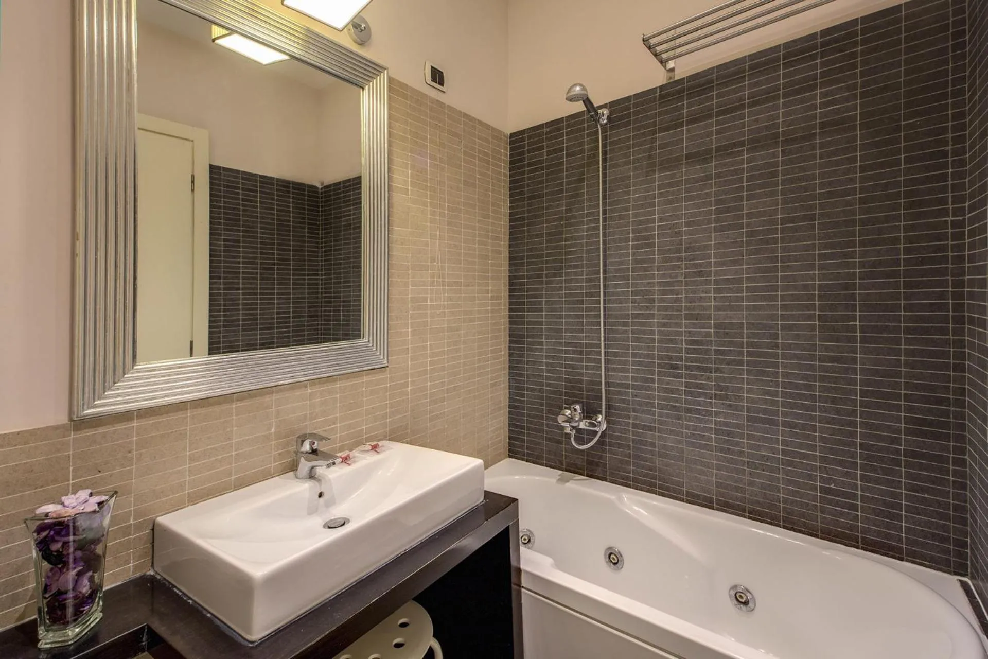 Bathroom in 939 Hotel