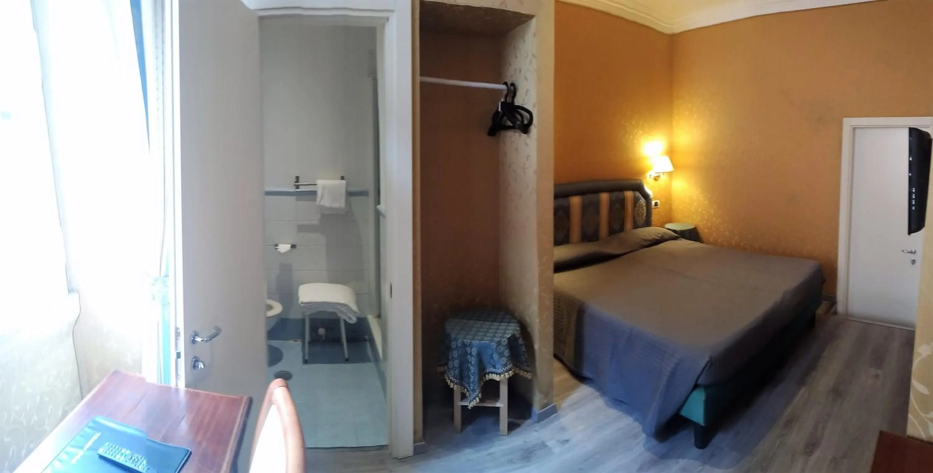 Photo of the whole room, Bed in 939 Hotel