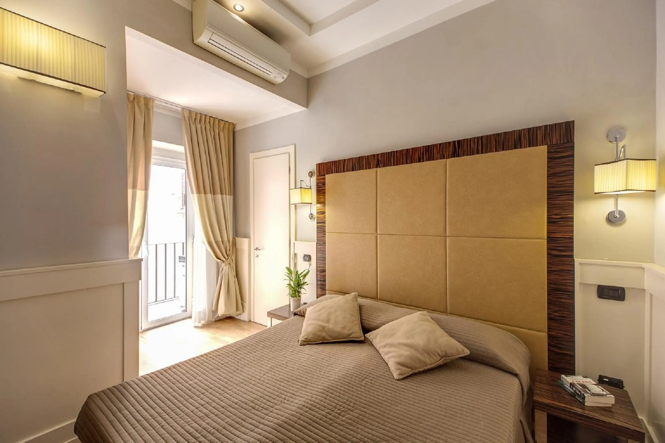 Photo of the whole room, Bed in 939 Hotel