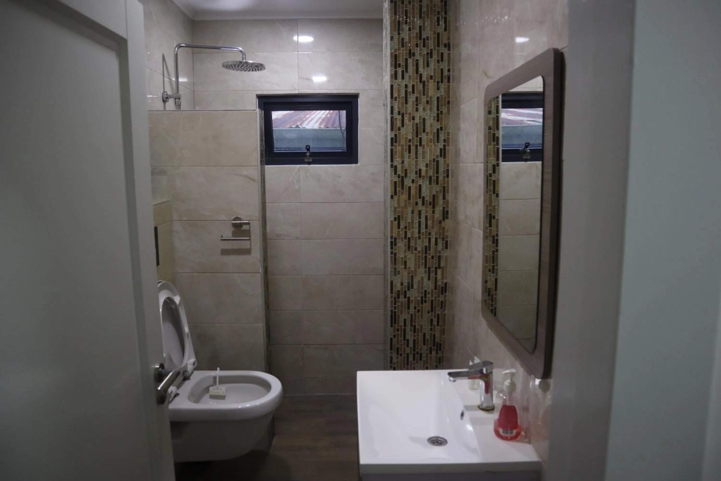 Bathroom in Empire Apartments Su 1 Celinastraat