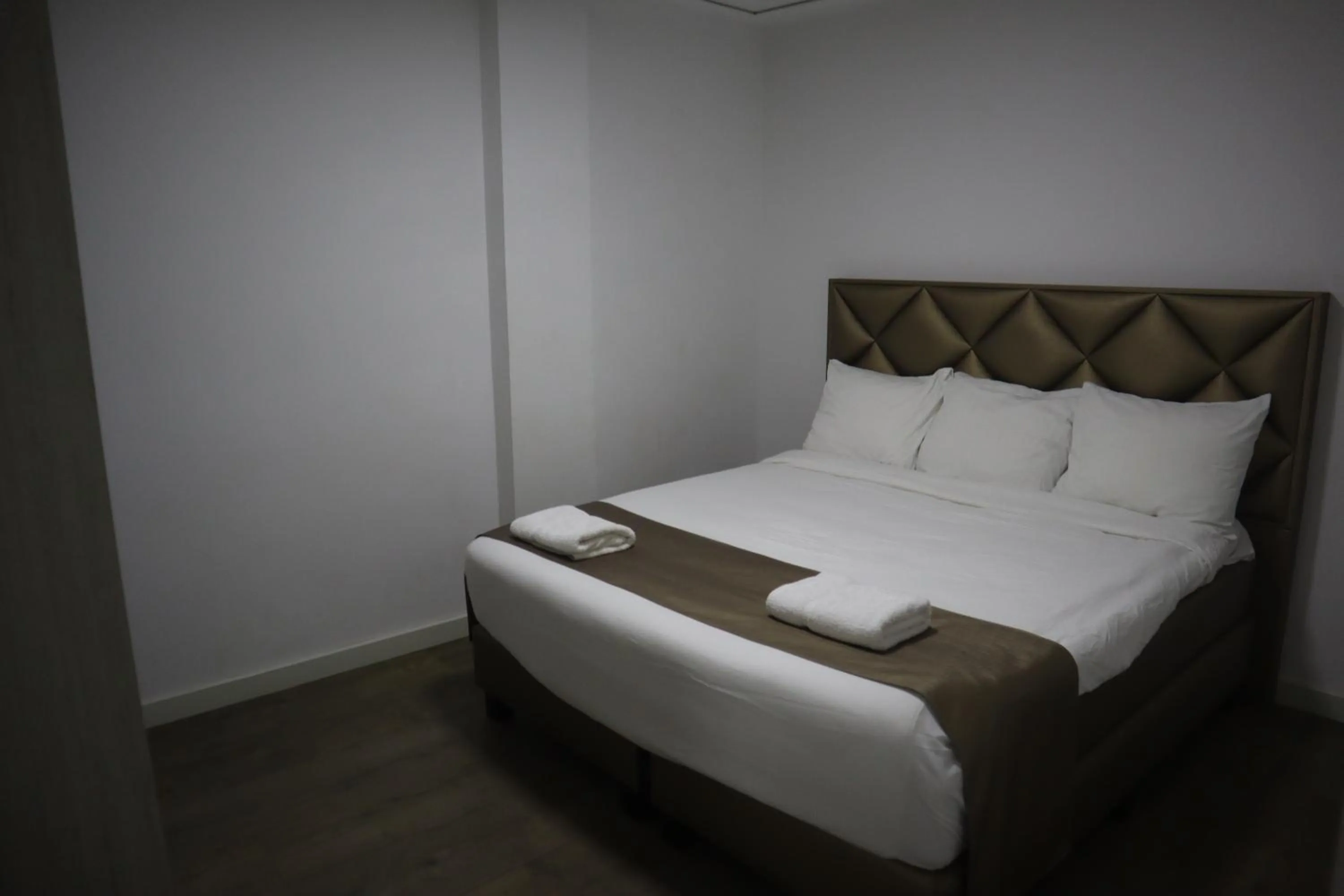 Bedroom, Bed in Empire Apartments Su 1 Celinastraat