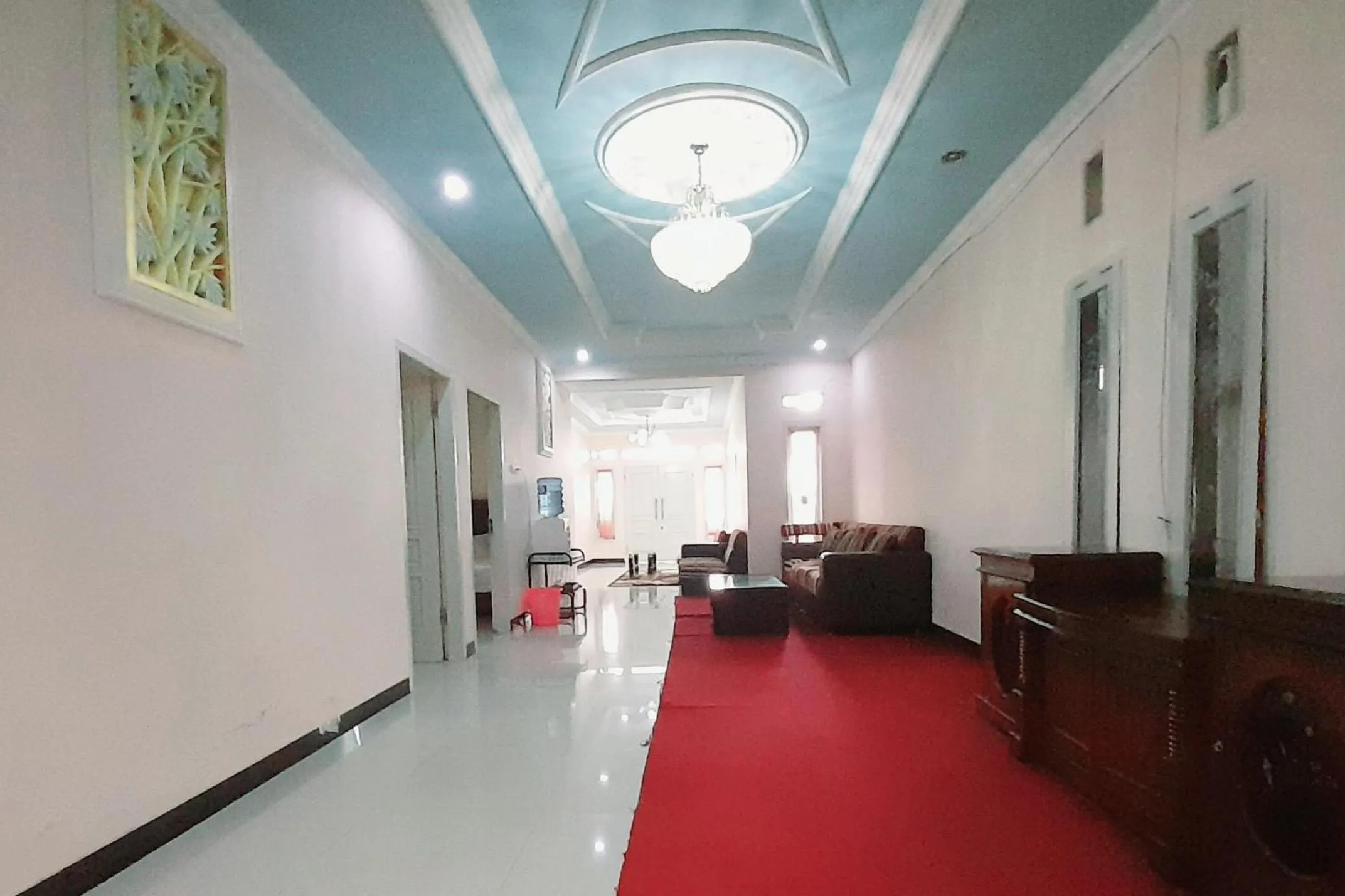 Living room in RedDoorz Syariah near Komplek Candi Arjuna Dieng 2