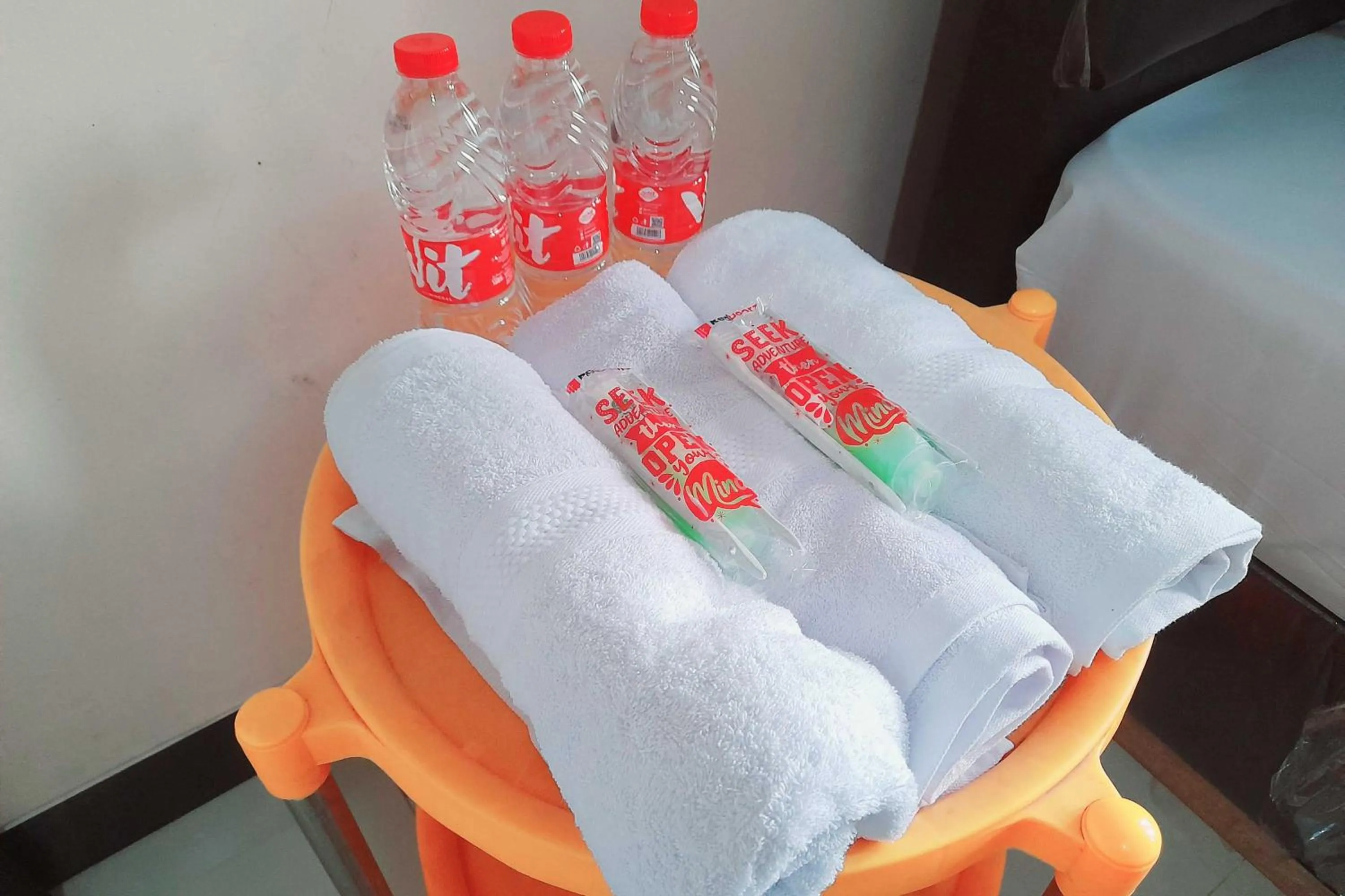 towels in RedDoorz Syariah near Komplek Candi Arjuna Dieng 2