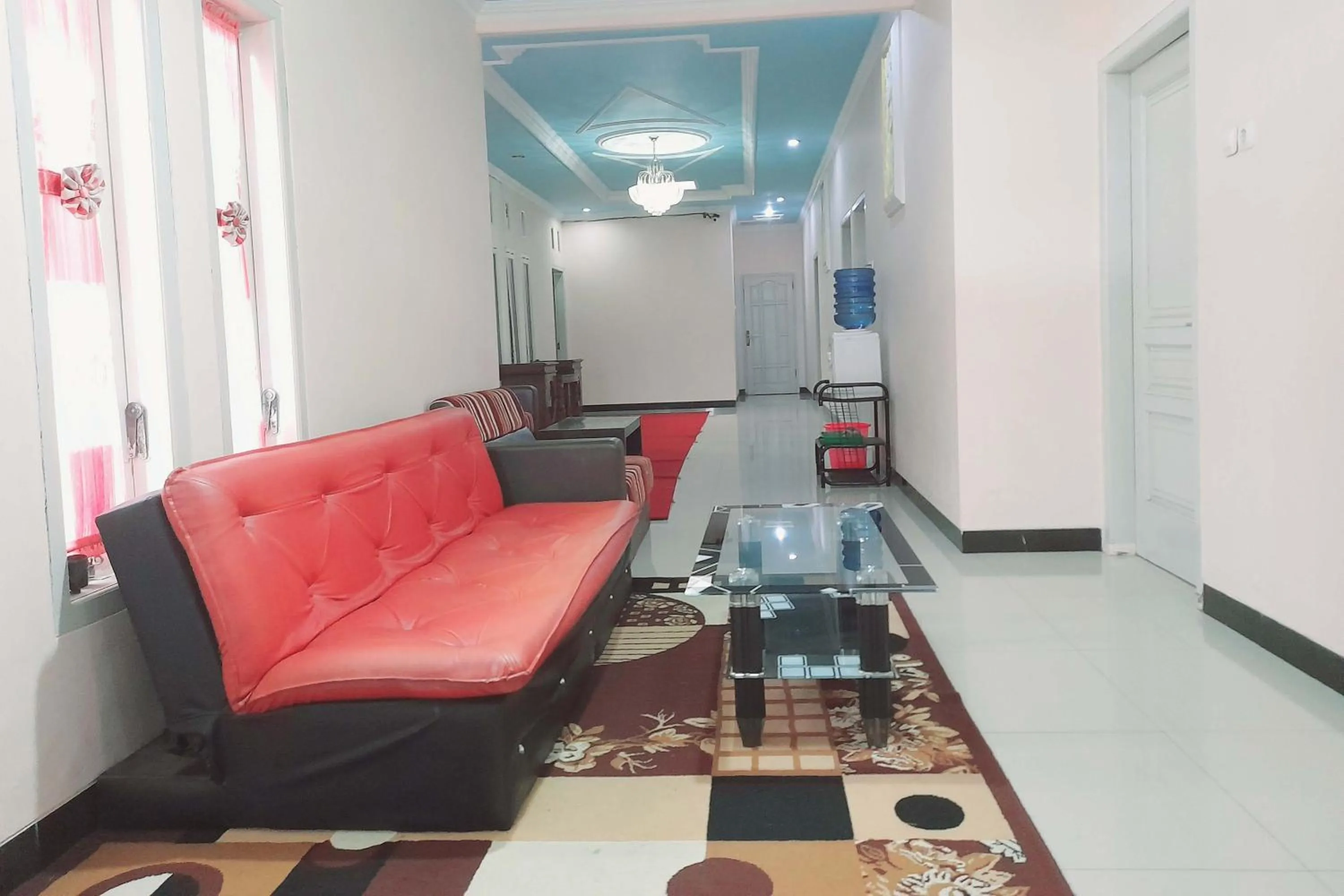 Living room in RedDoorz Syariah near Komplek Candi Arjuna Dieng 2