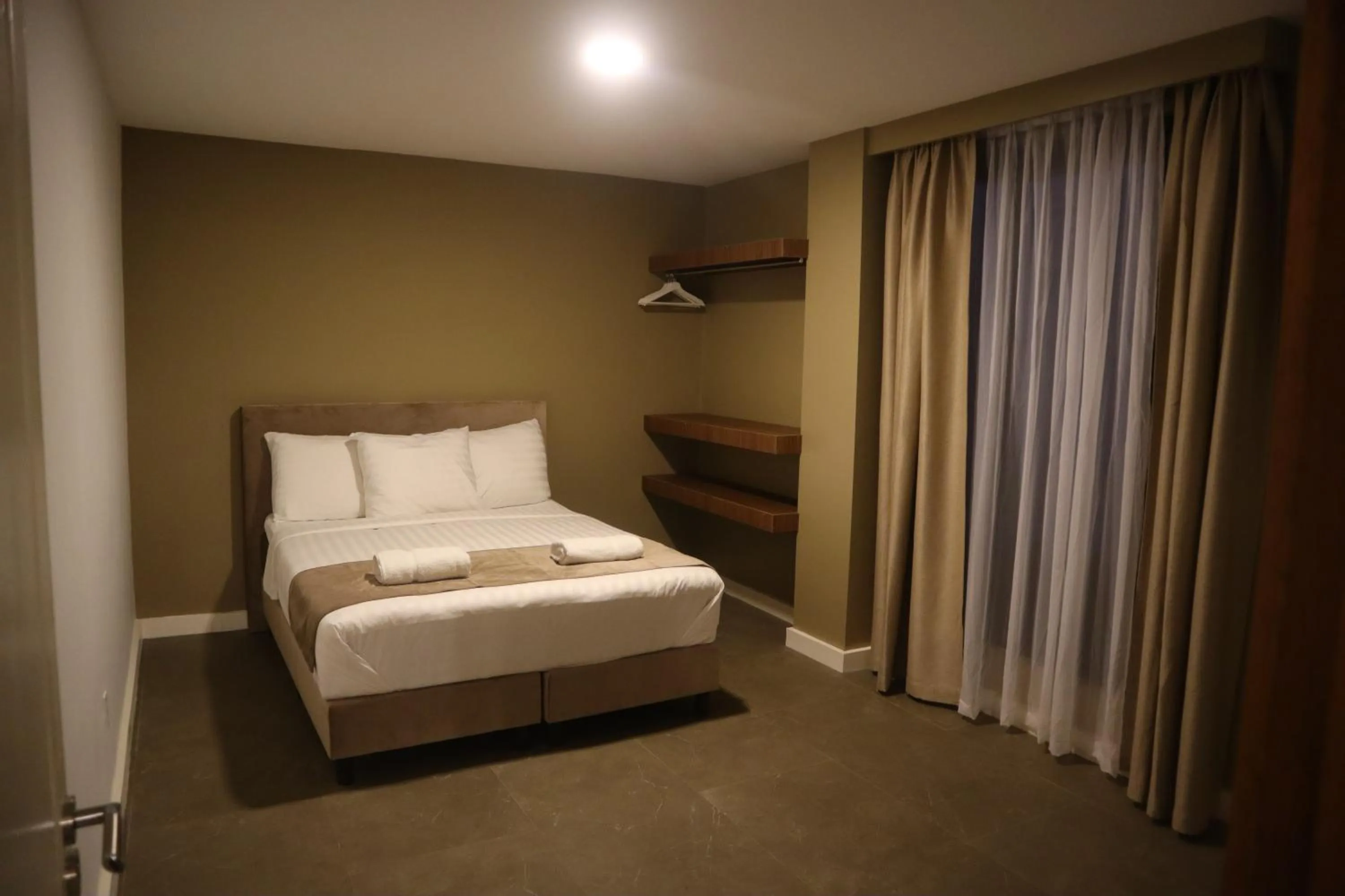 Bed in Empire Apartments SU 2 Marthastraat