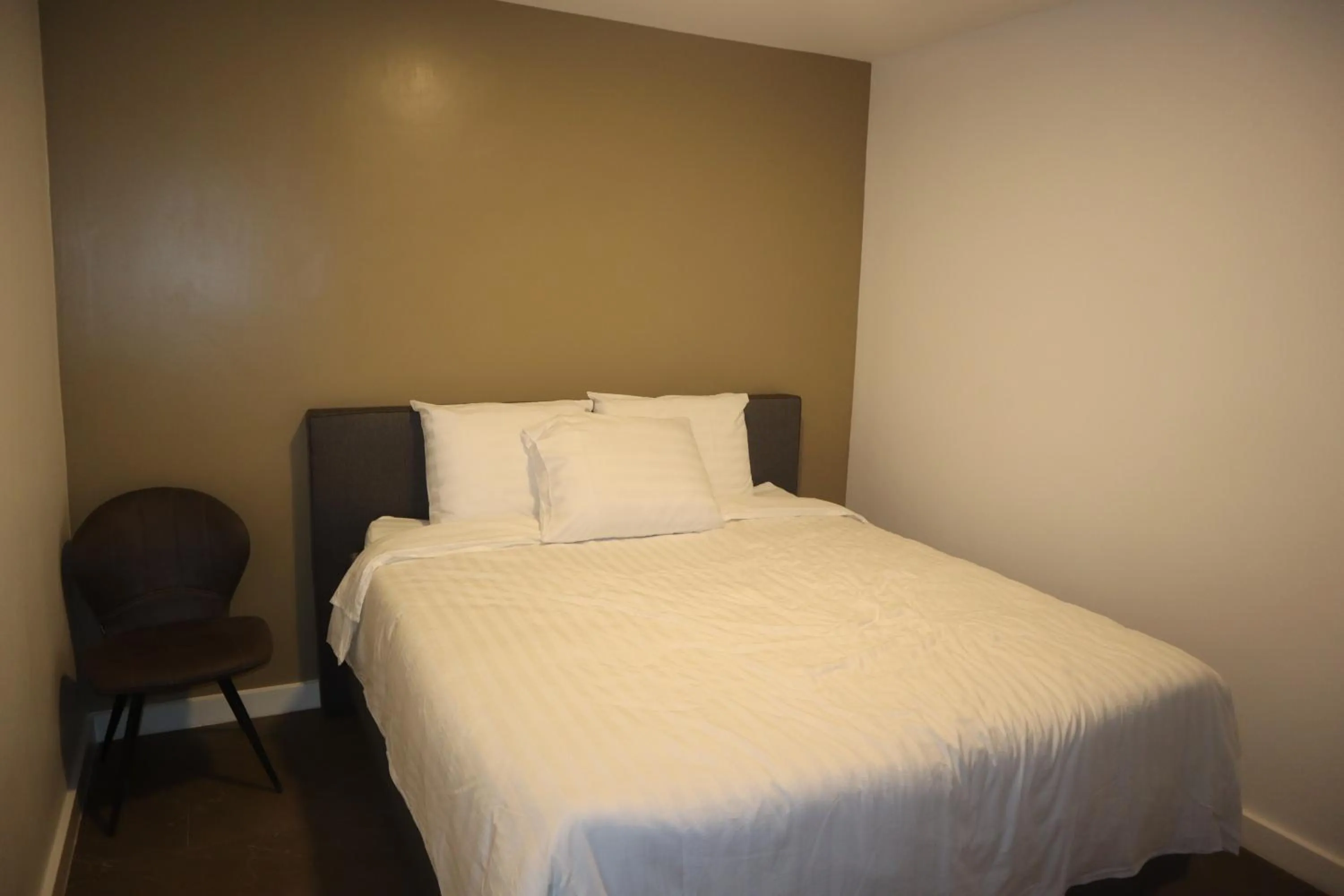 Bed in Empire Apartments SU 2 Marthastraat