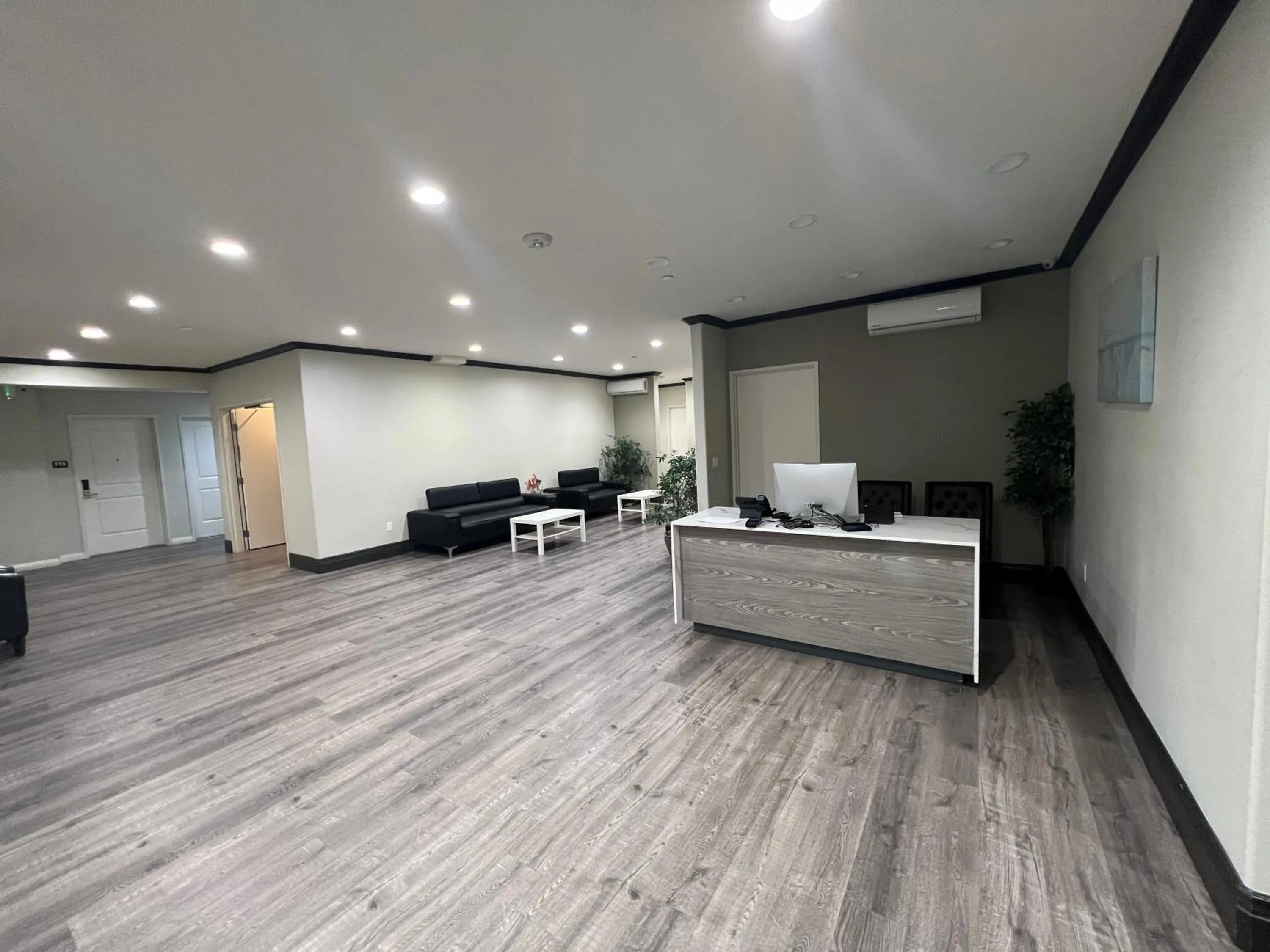 Lobby or reception in ASPIRE INN & SUITES Orange