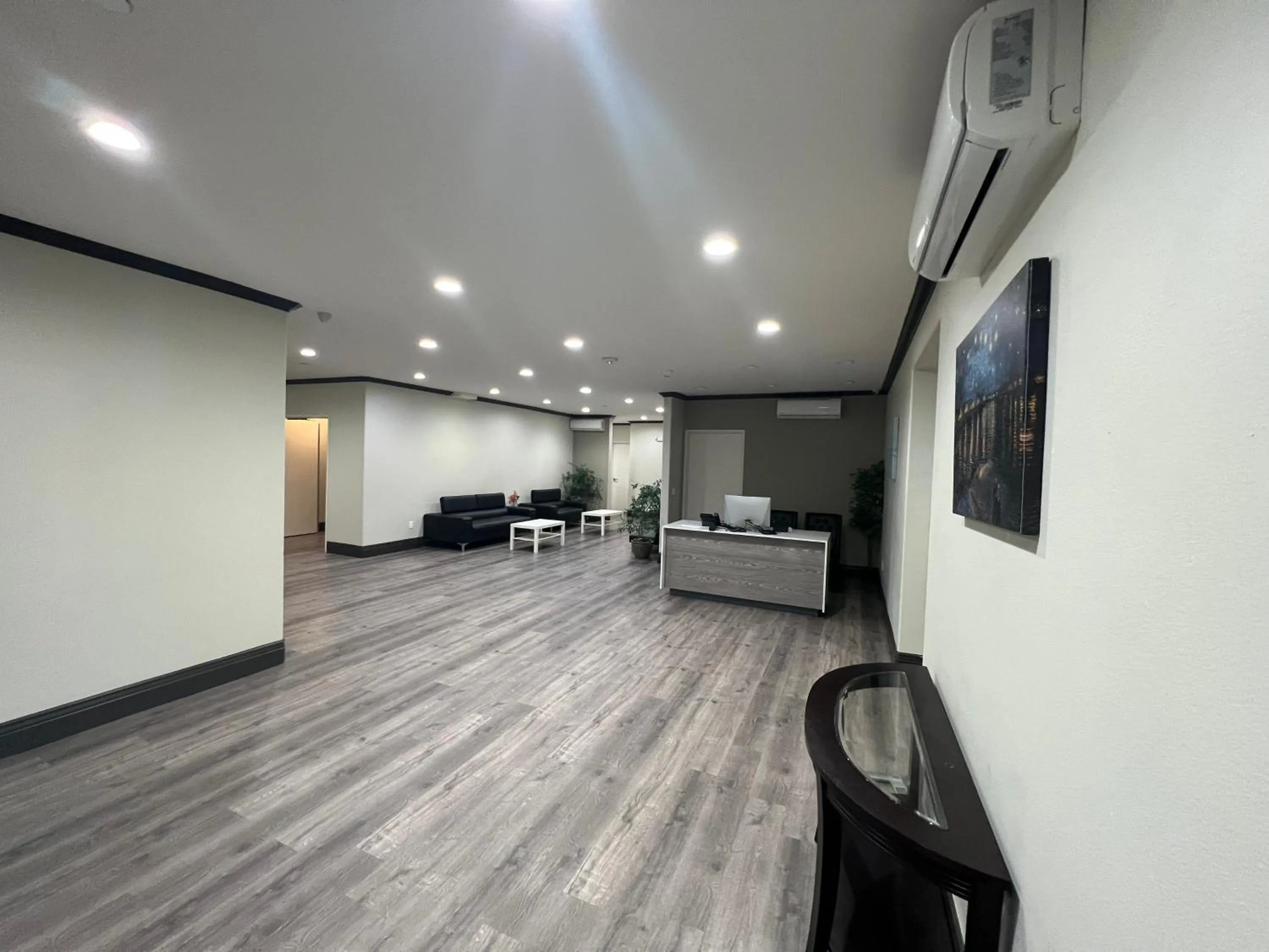 Lobby or reception in ASPIRE INN & SUITES Orange