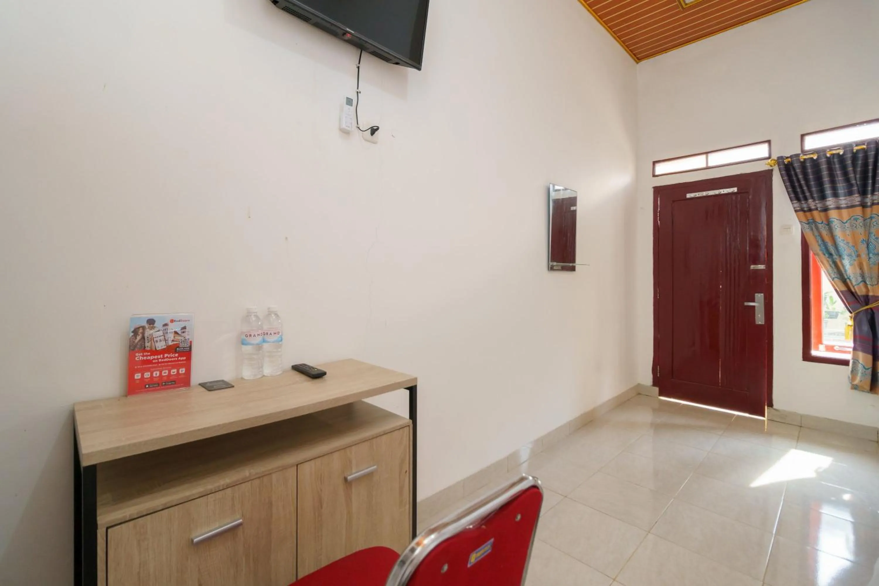 TV and multimedia in RedDoorz @ Jalan Sultan Agung Lampung