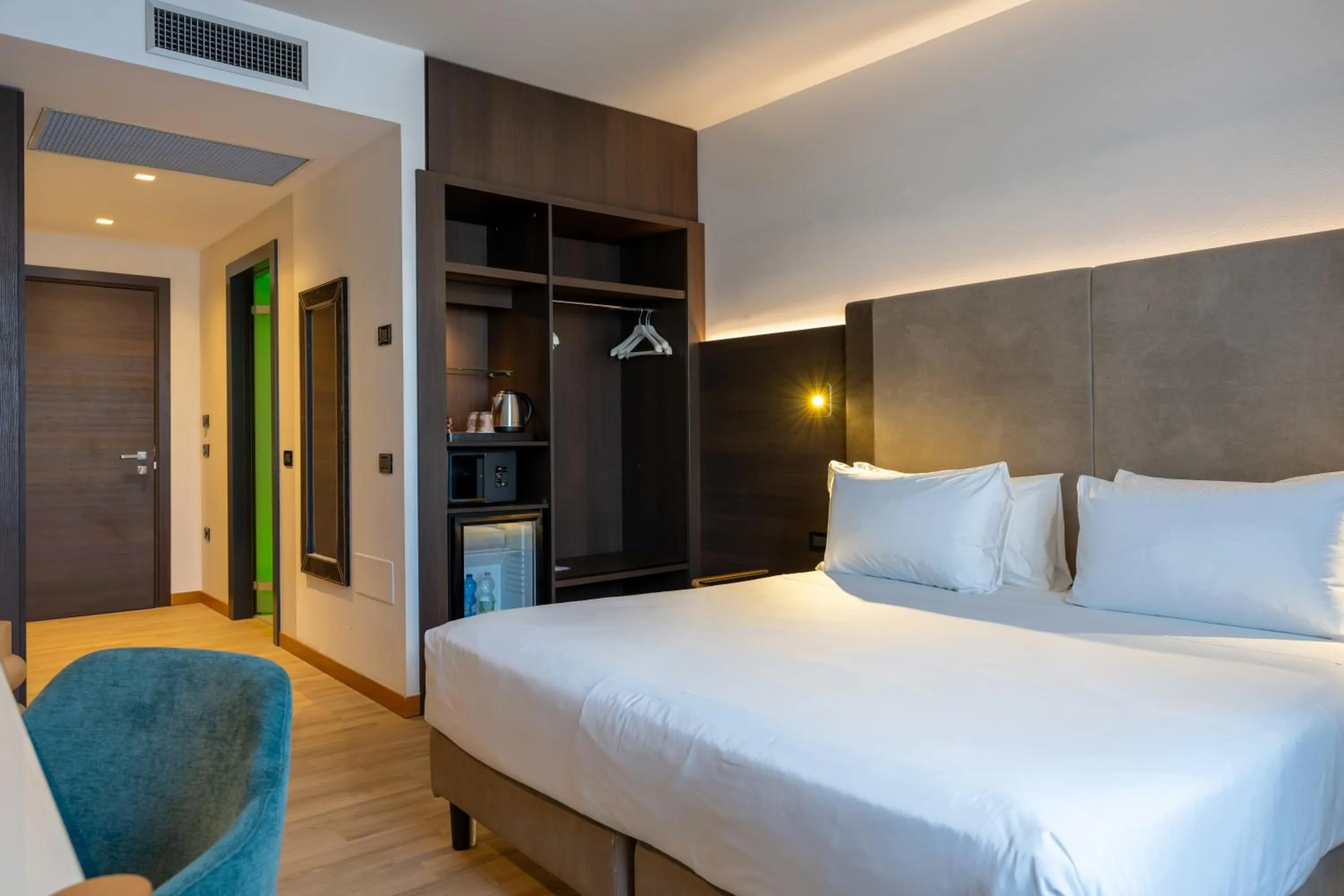 Photo of the whole room, Bed in Elite Hotel & Spa