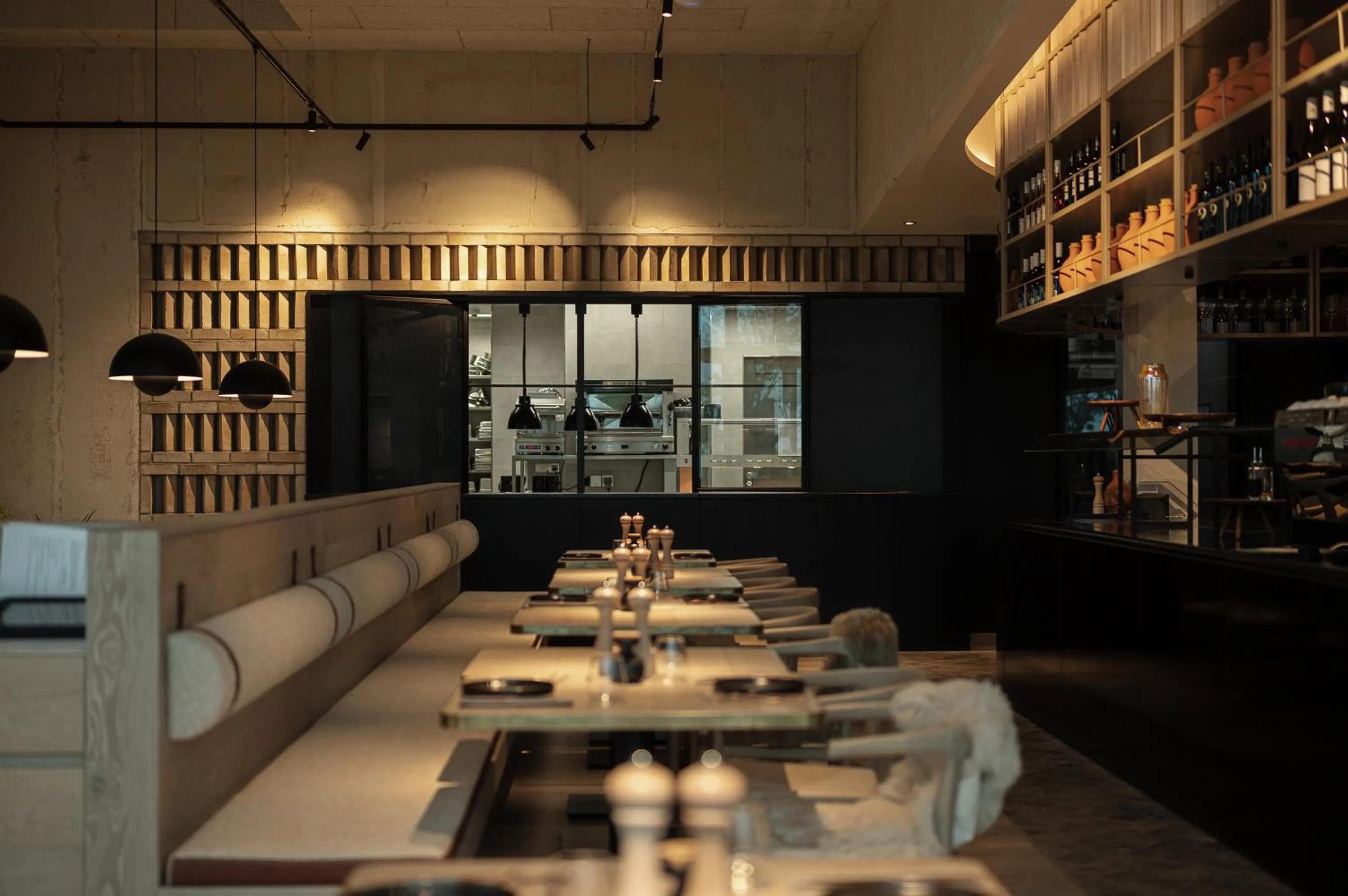 Restaurant/places to eat in the breeze