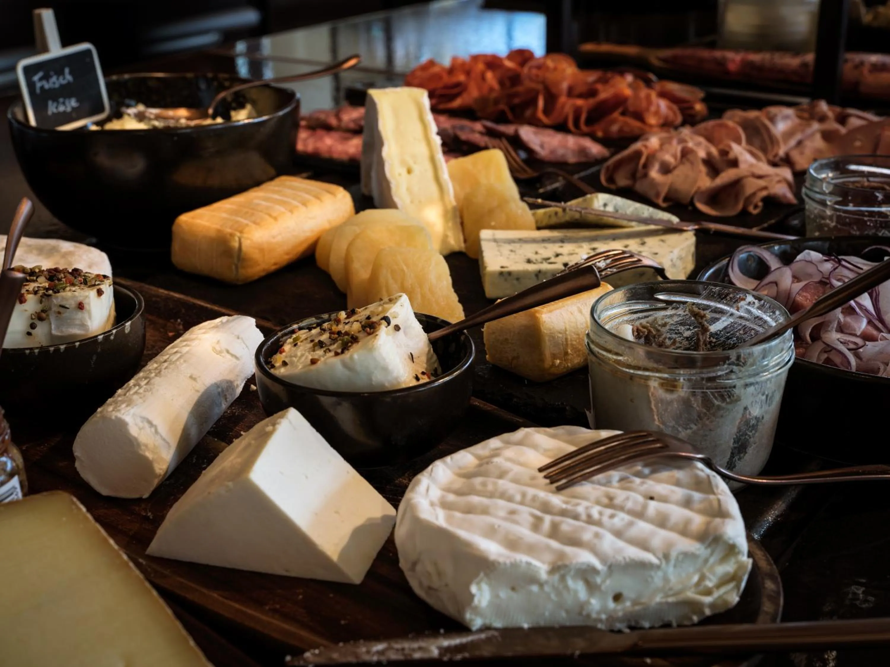 Restaurant/places to eat in the breeze