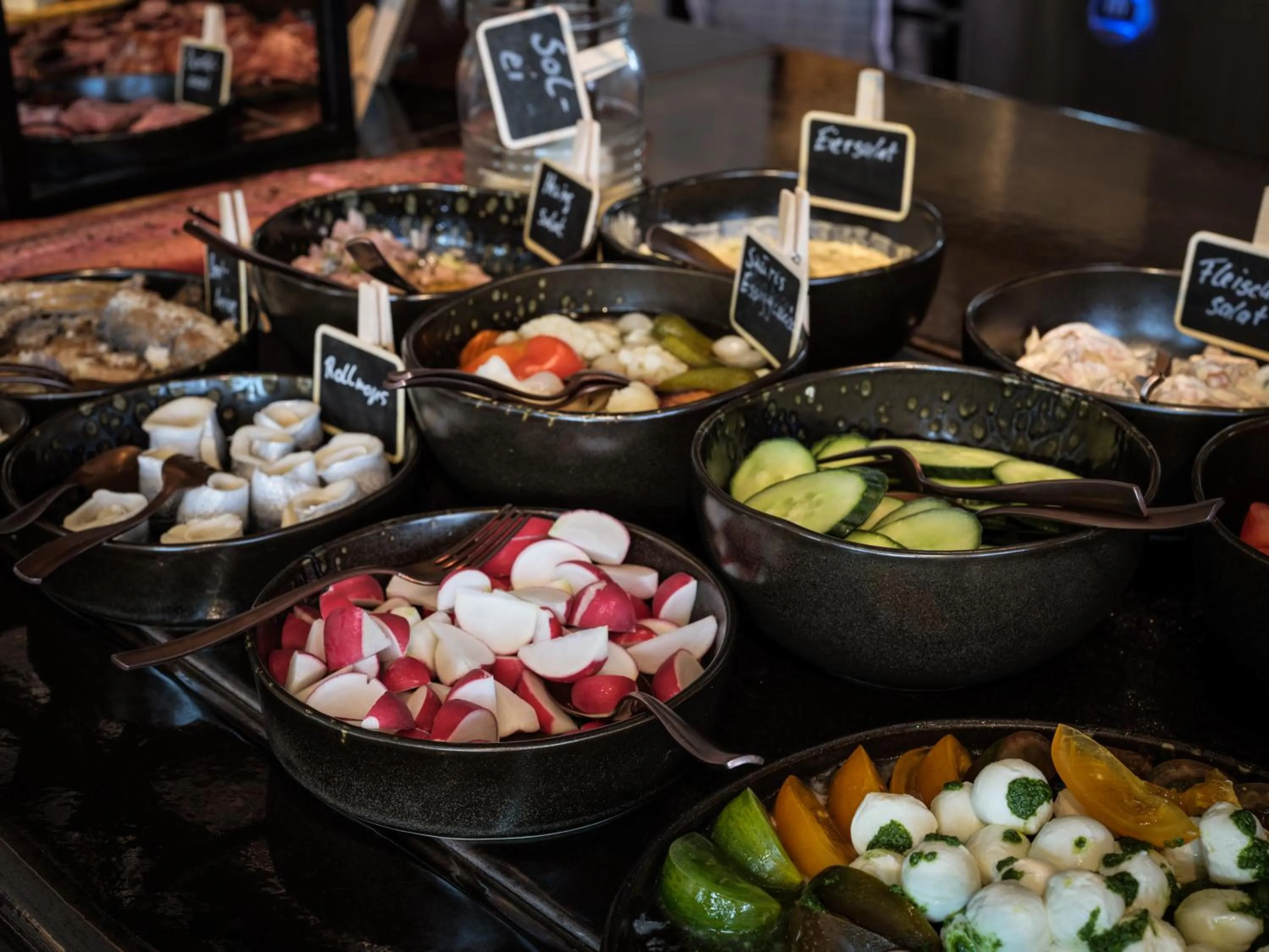 Restaurant/places to eat in the breeze