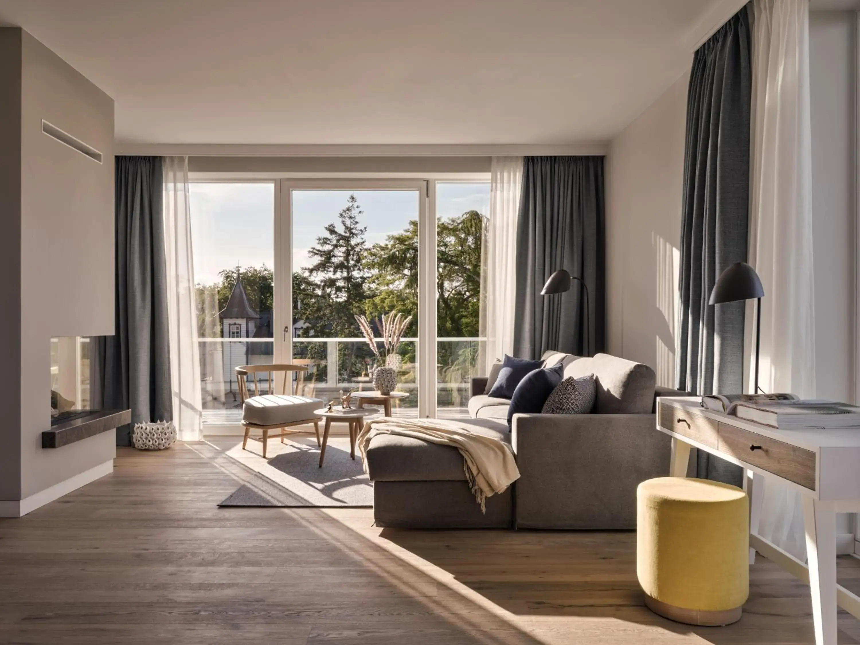 Two-Bedroom Apartment with Fireplace - single occupancy in the breeze Two-Bedroom Apartment with Fireplace - single occupancy in the breeze