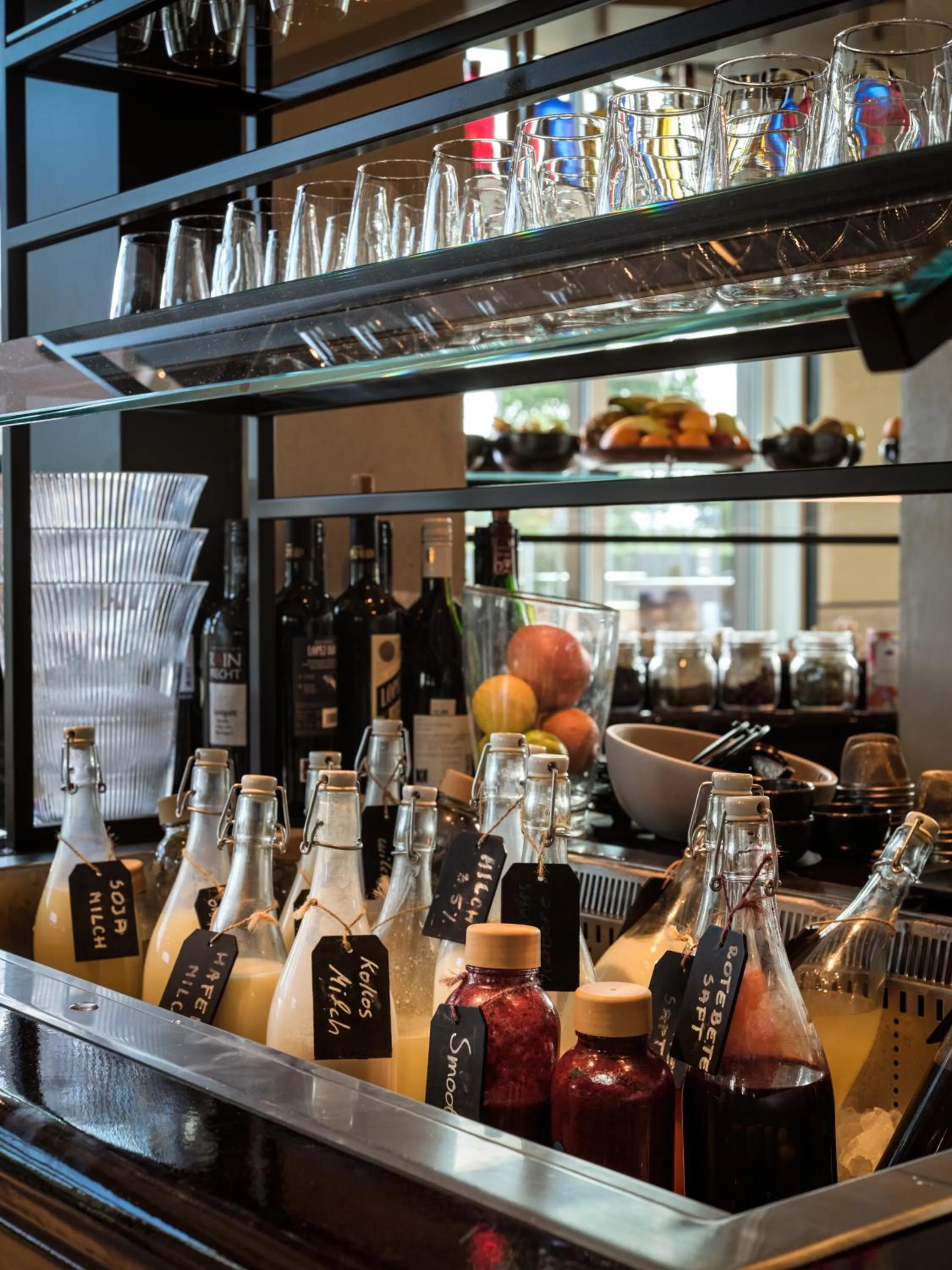 Restaurant/places to eat in the breeze