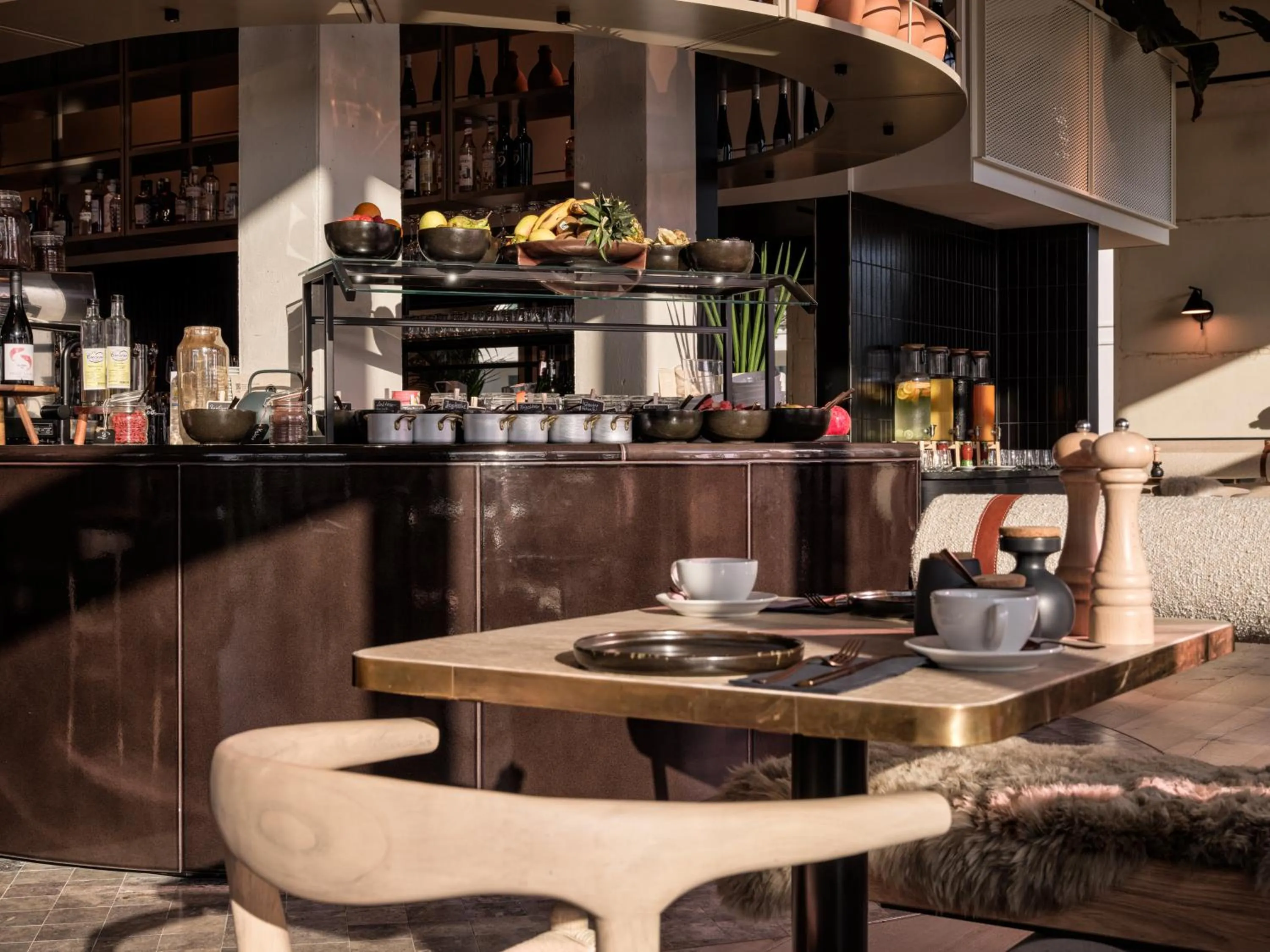 Restaurant/places to eat in the breeze