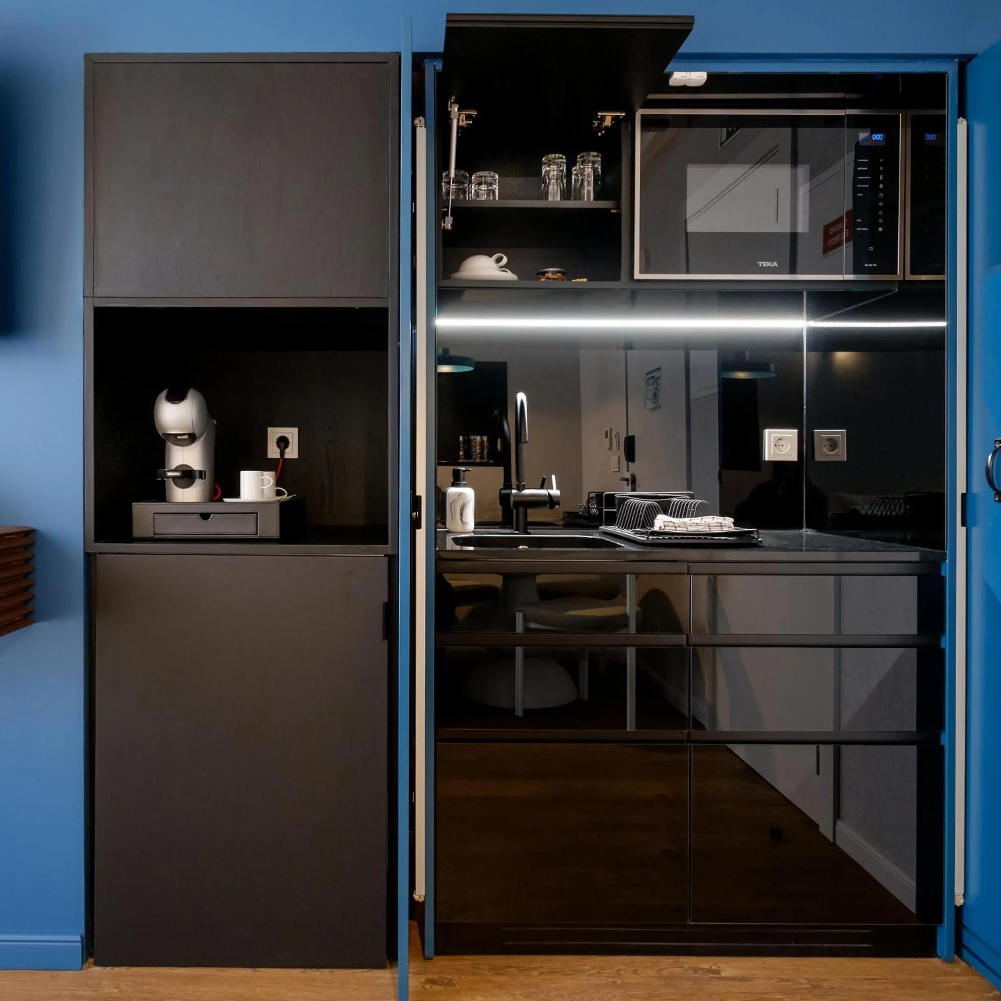 Kitchen or kitchenette in MouraSuites Hotel