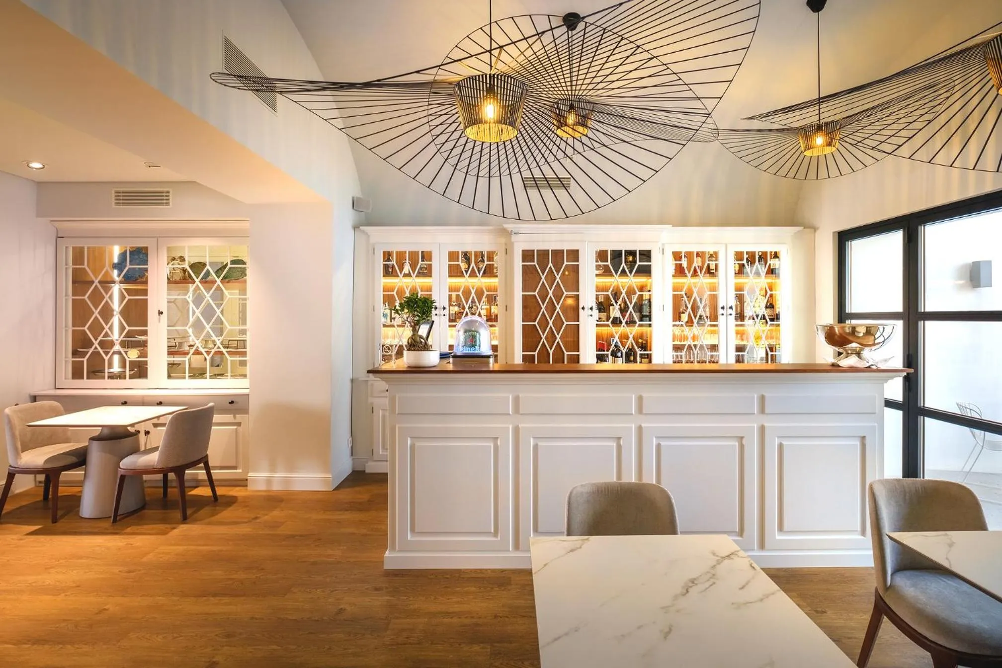 Lounge or bar in MouraSuites Hotel