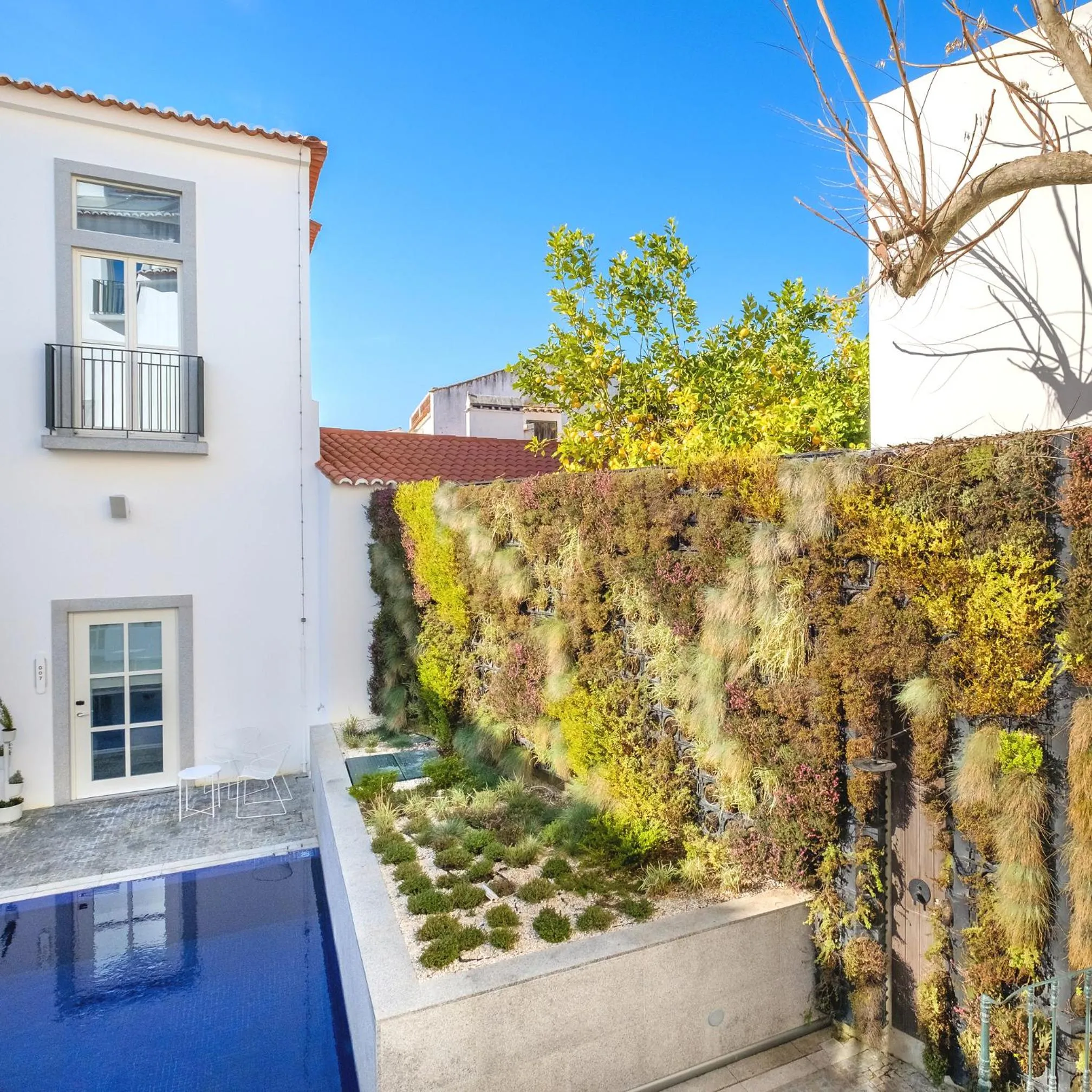 Garden in MouraSuites Hotel