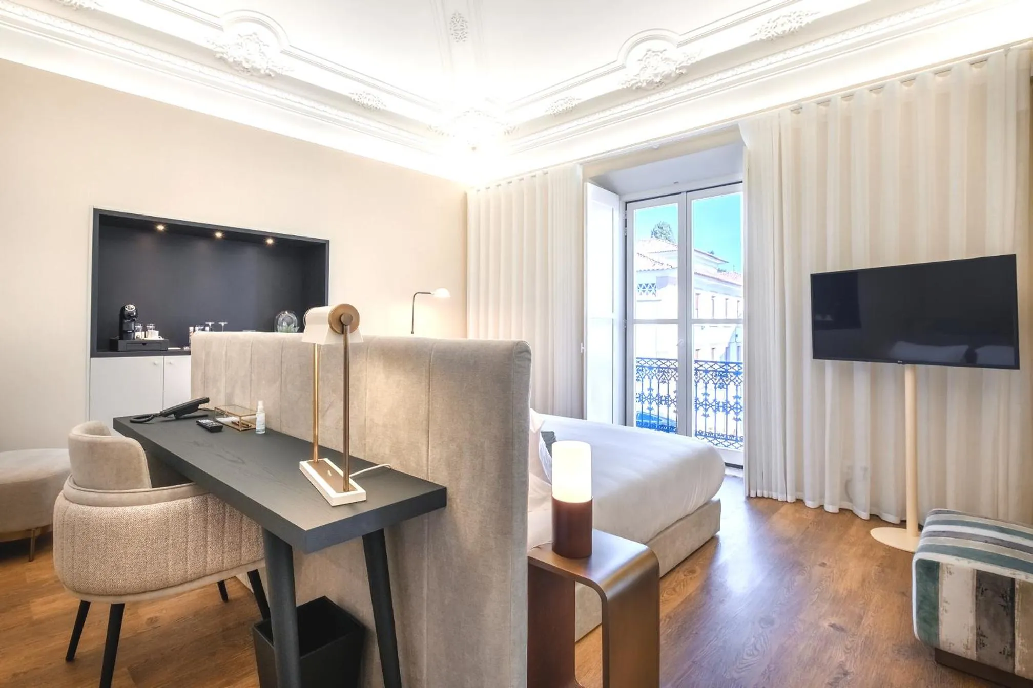 Bedroom in MouraSuites Hotel