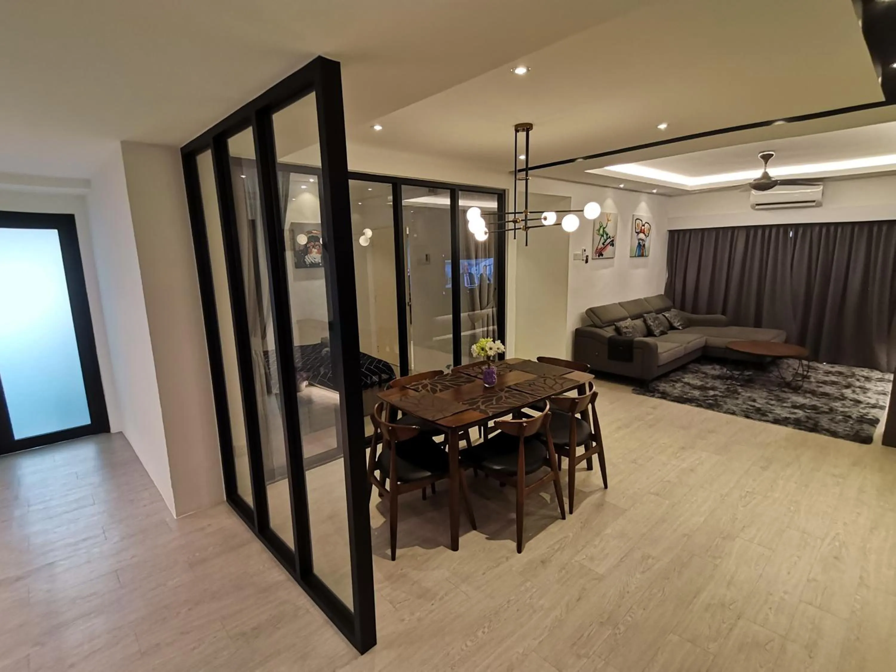 Dining area in Pax6+2 Melaka Famous Homestay Klebang Homefeel