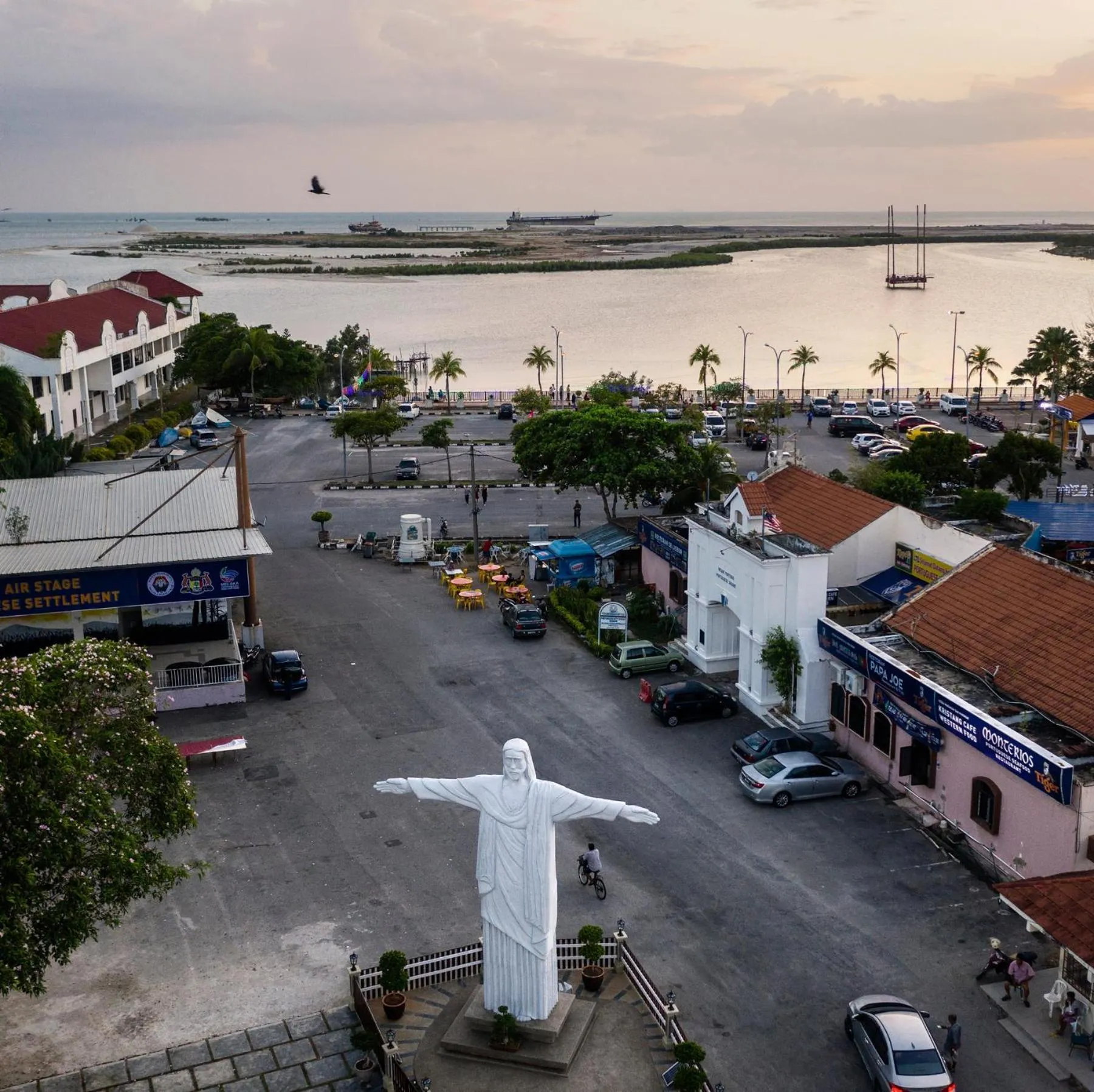 Nearby landmark in Pax6+2 Melaka Famous Homestay Klebang Homefeel