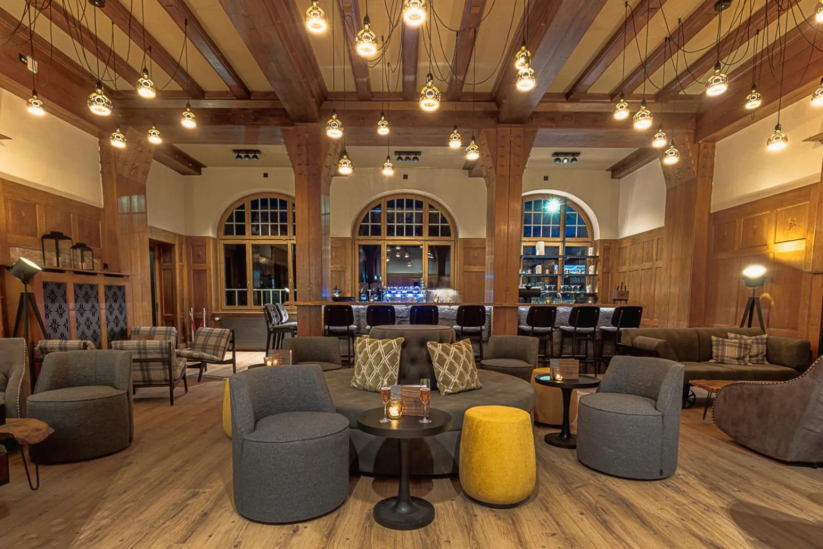 Lounge or bar in ALPINE INN Davos